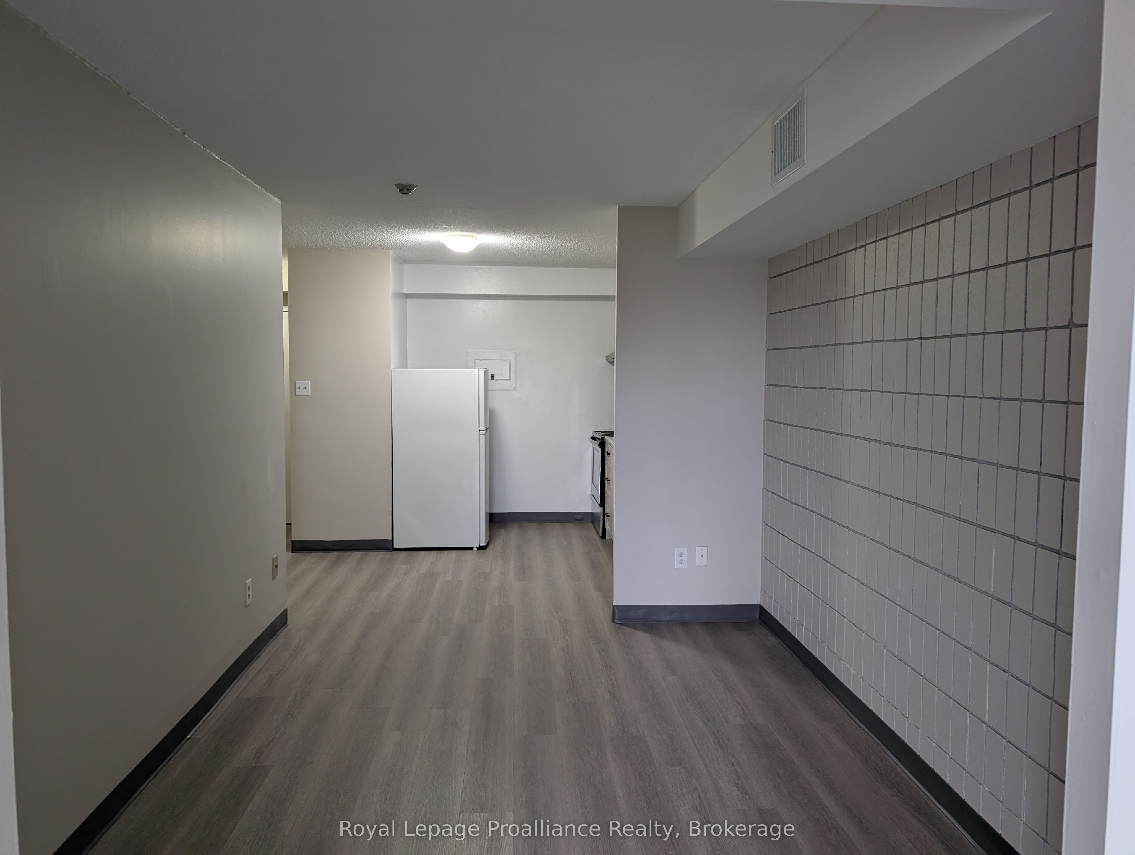 1837 Lansdowne Street W 4 Property Photo 4