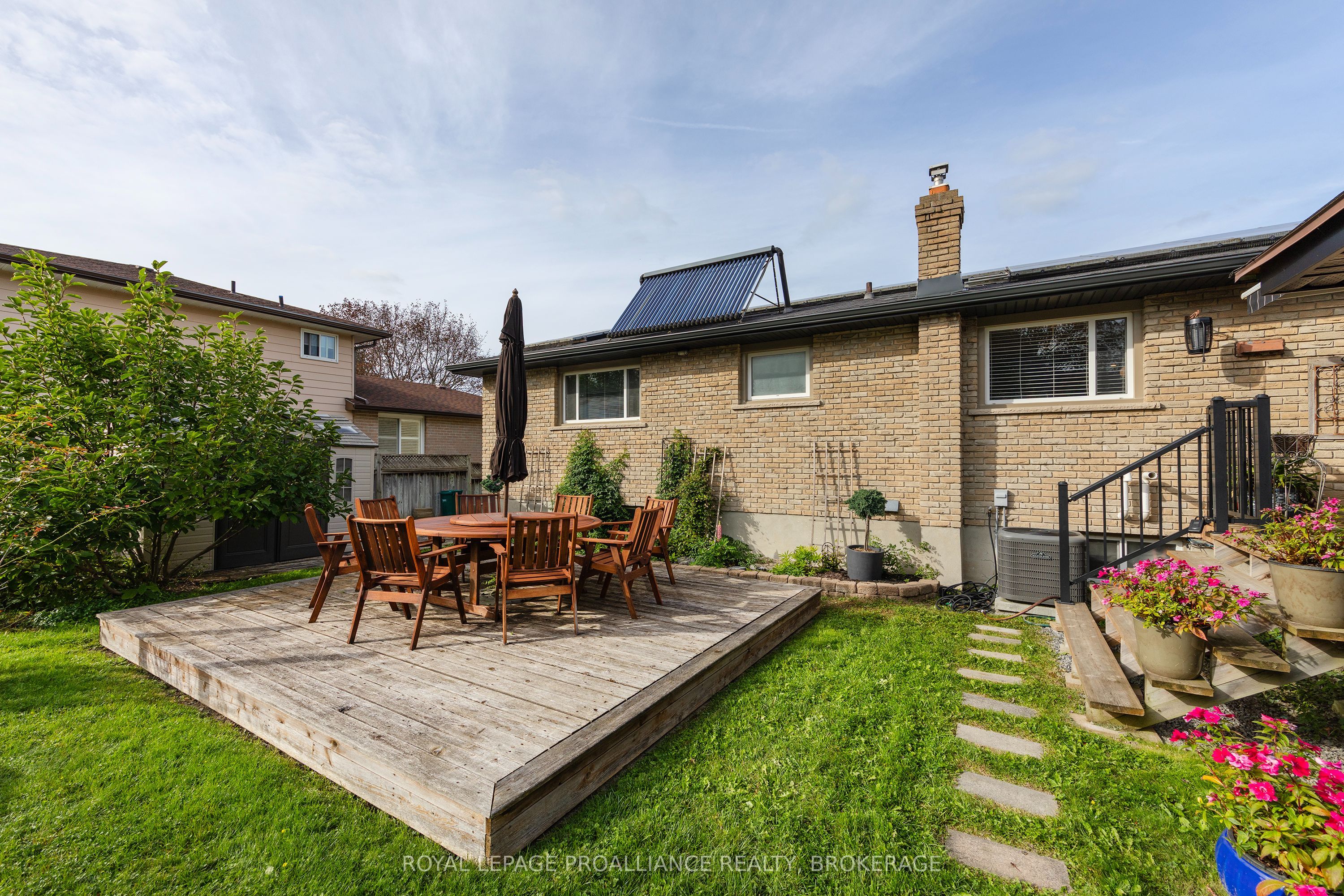503 Canterbury Crescent Property Photo 11