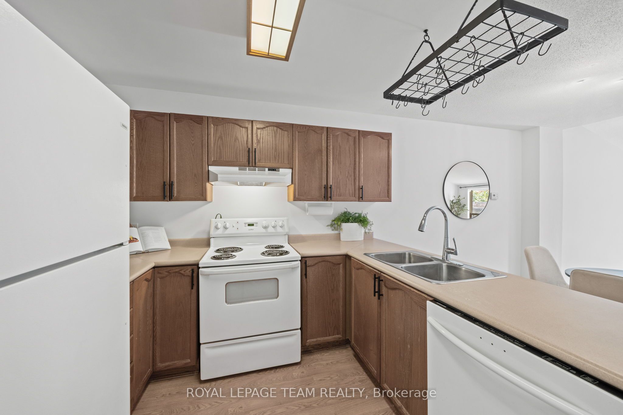 5744 Andrasi Crescent B Property Photo 4