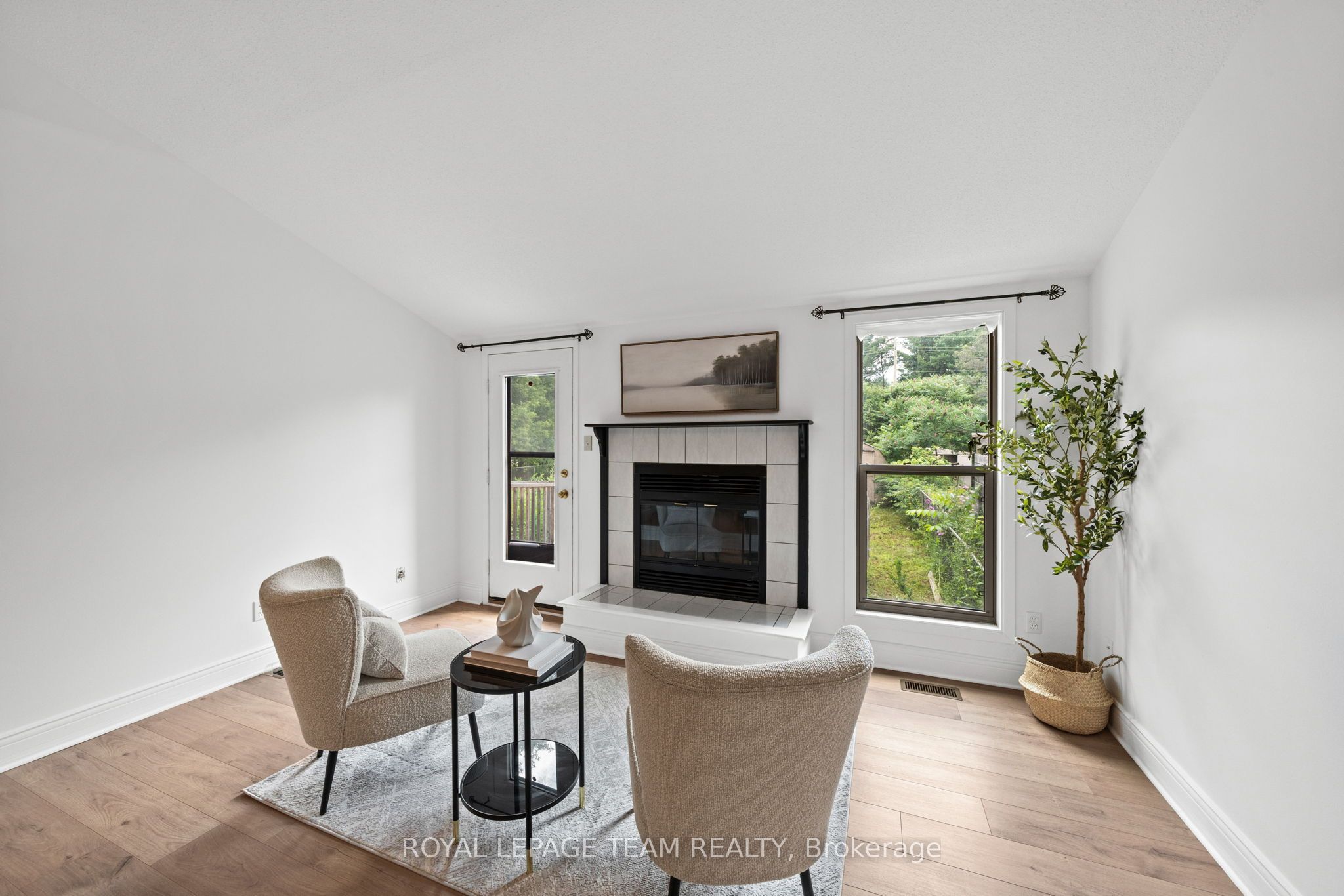 5744 Andrasi Crescent B Property Photo 10