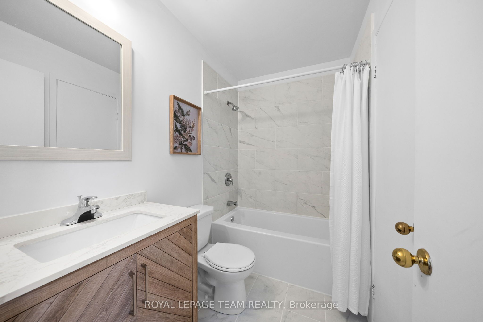 5744 Andrasi Crescent B Property Photo 23