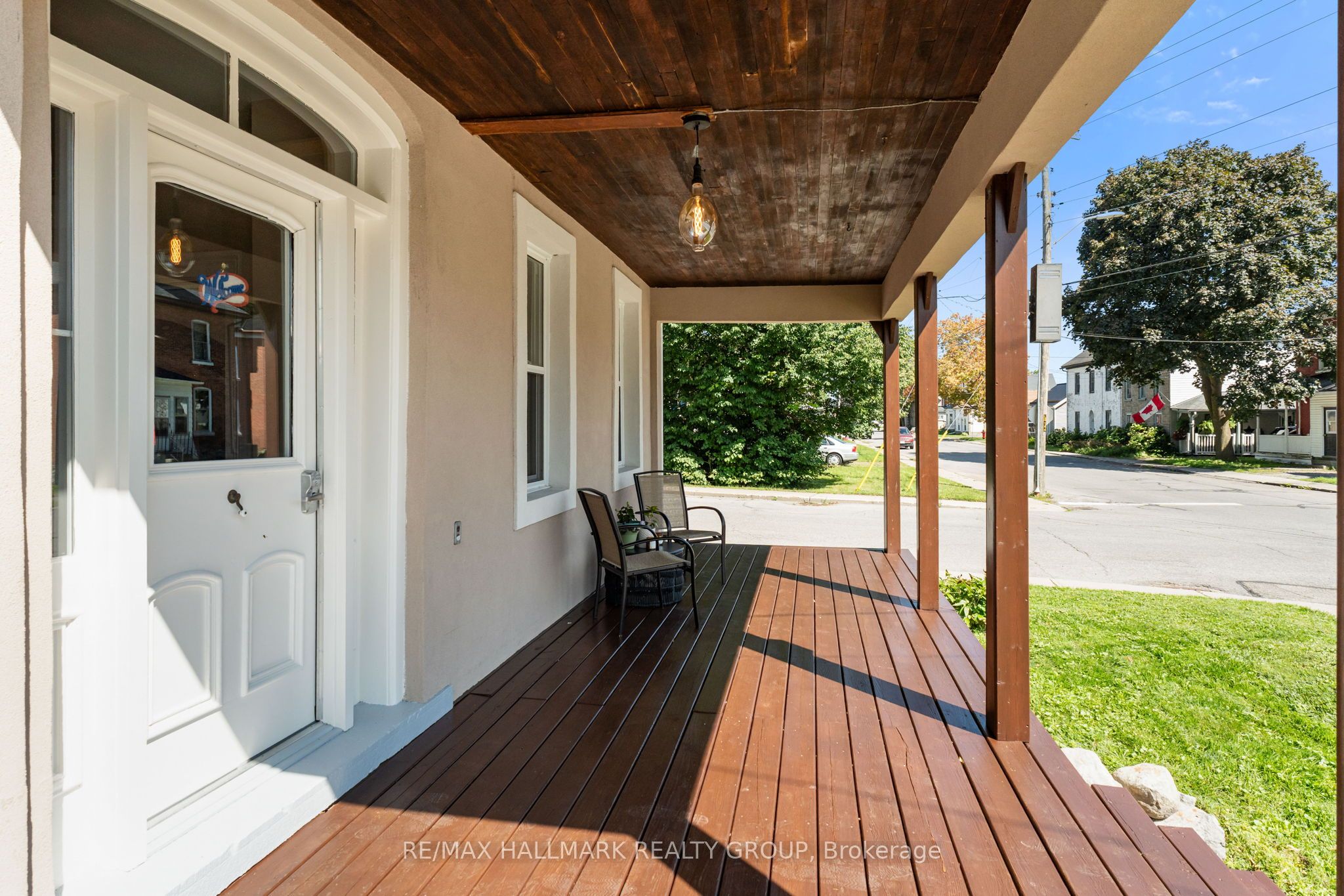 404 Henry Street W Property Photo 4