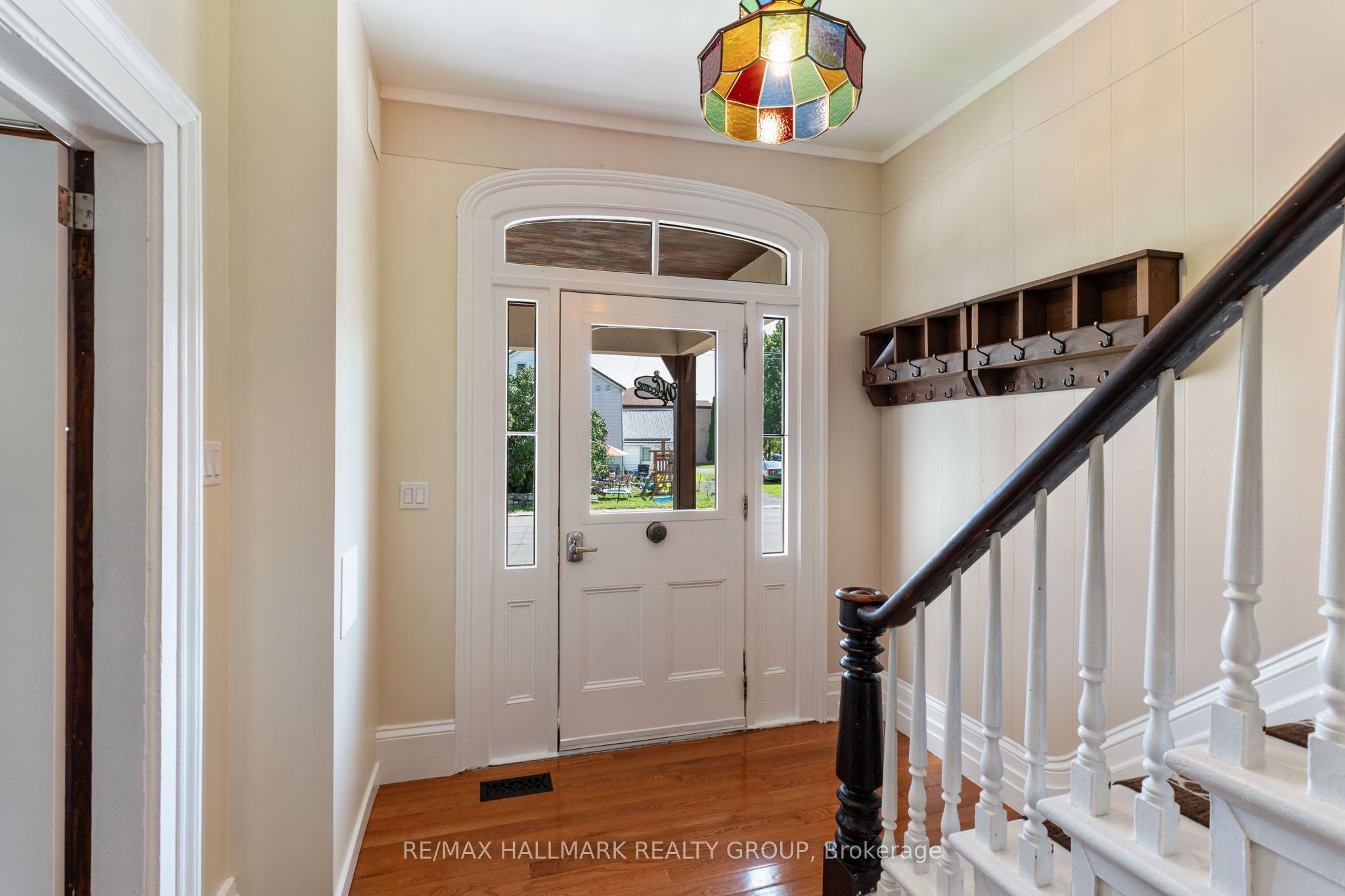 404 Henry Street W Property Photo 6