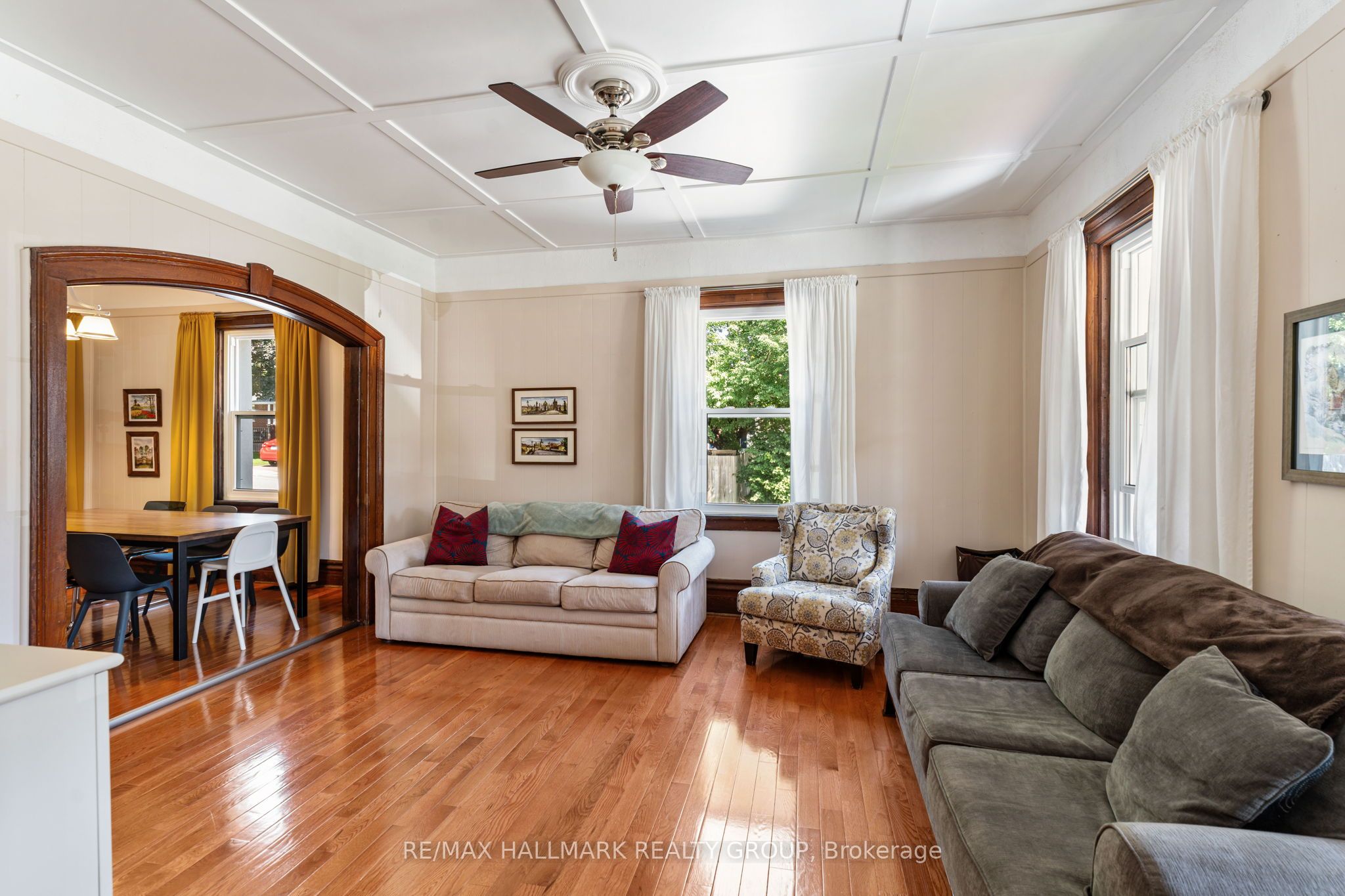 404 Henry Street W Property Photo 7