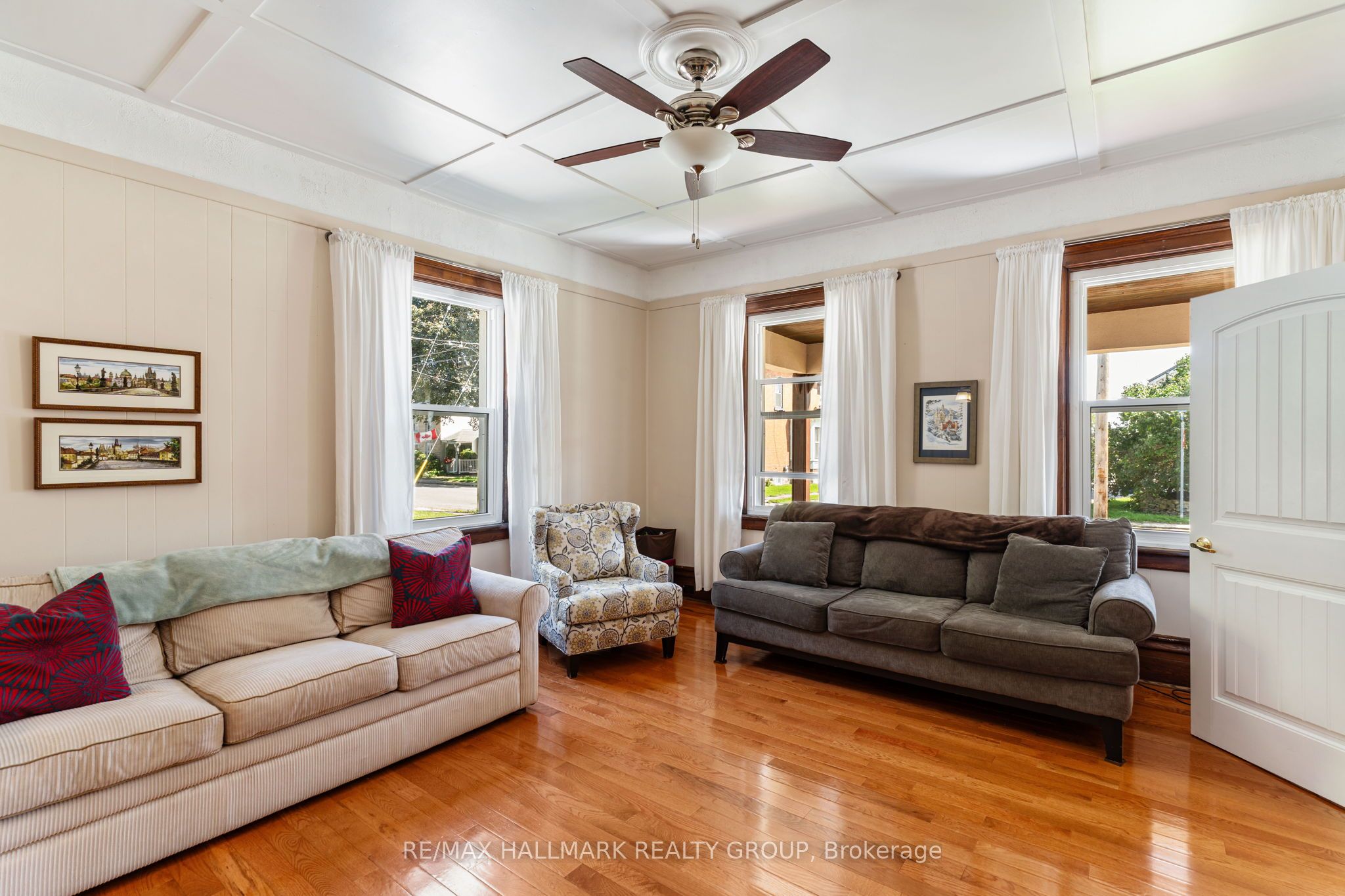 404 Henry Street W Property Photo 9