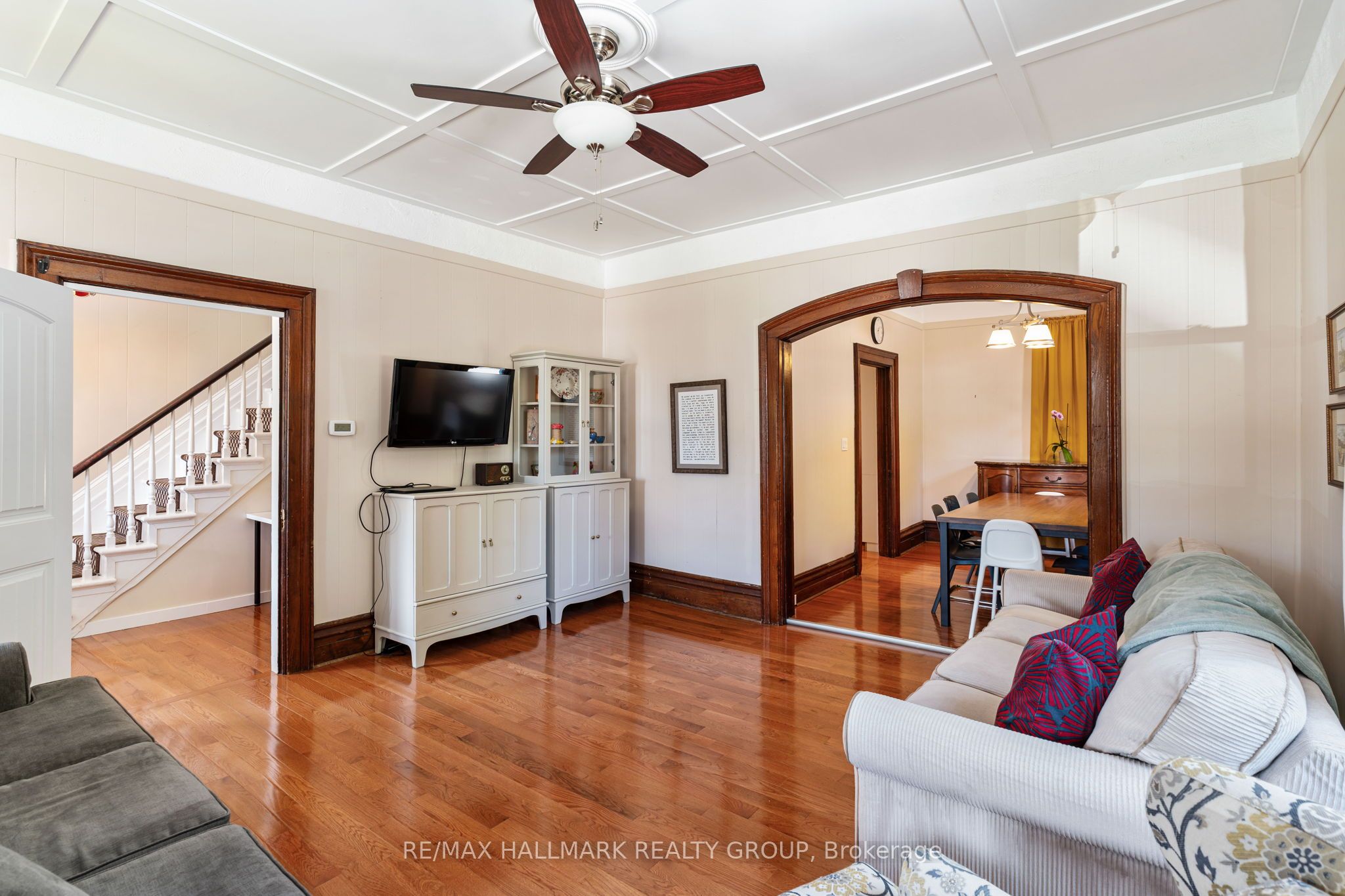404 Henry Street W Property Photo 10