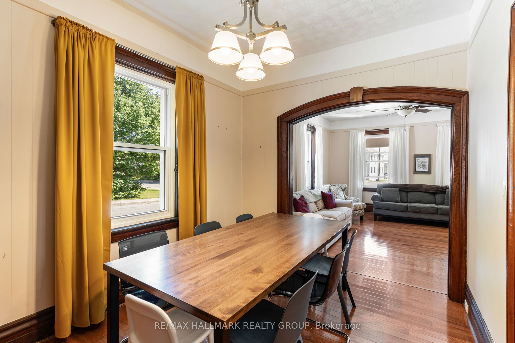 404 Henry Street W Property Photo 12