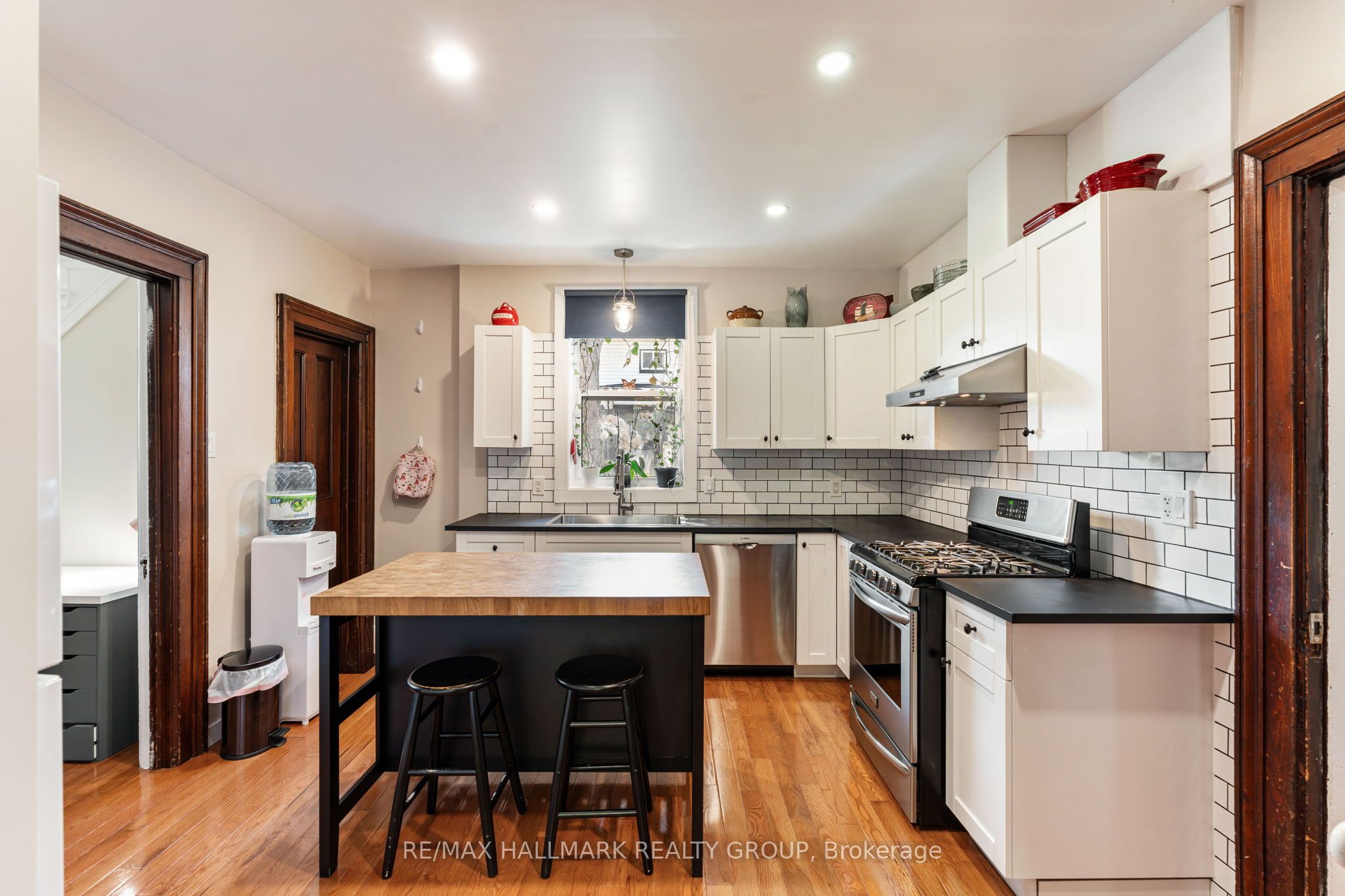 404 Henry Street W Property Photo 14