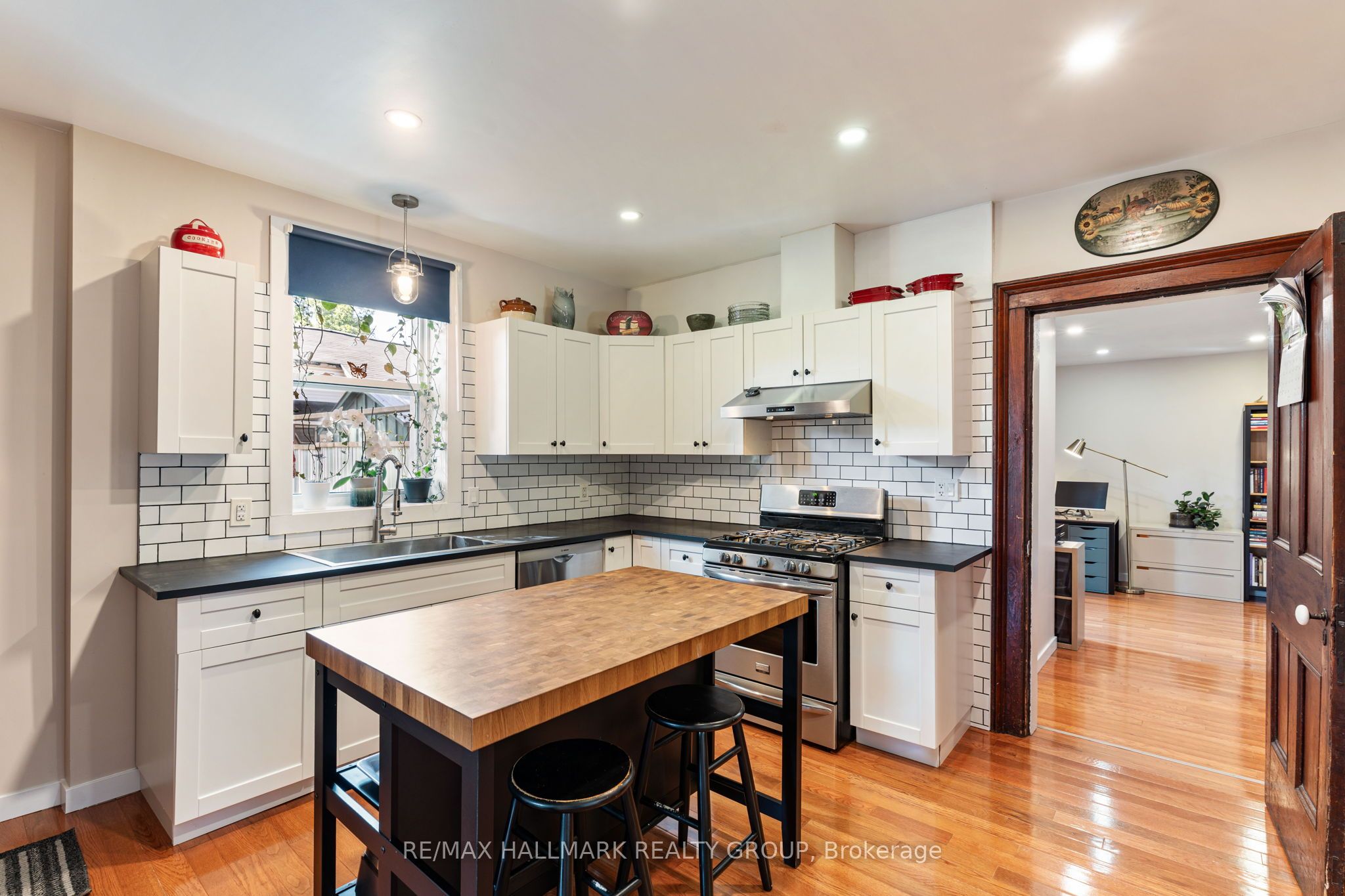 404 Henry Street W Property Photo 15