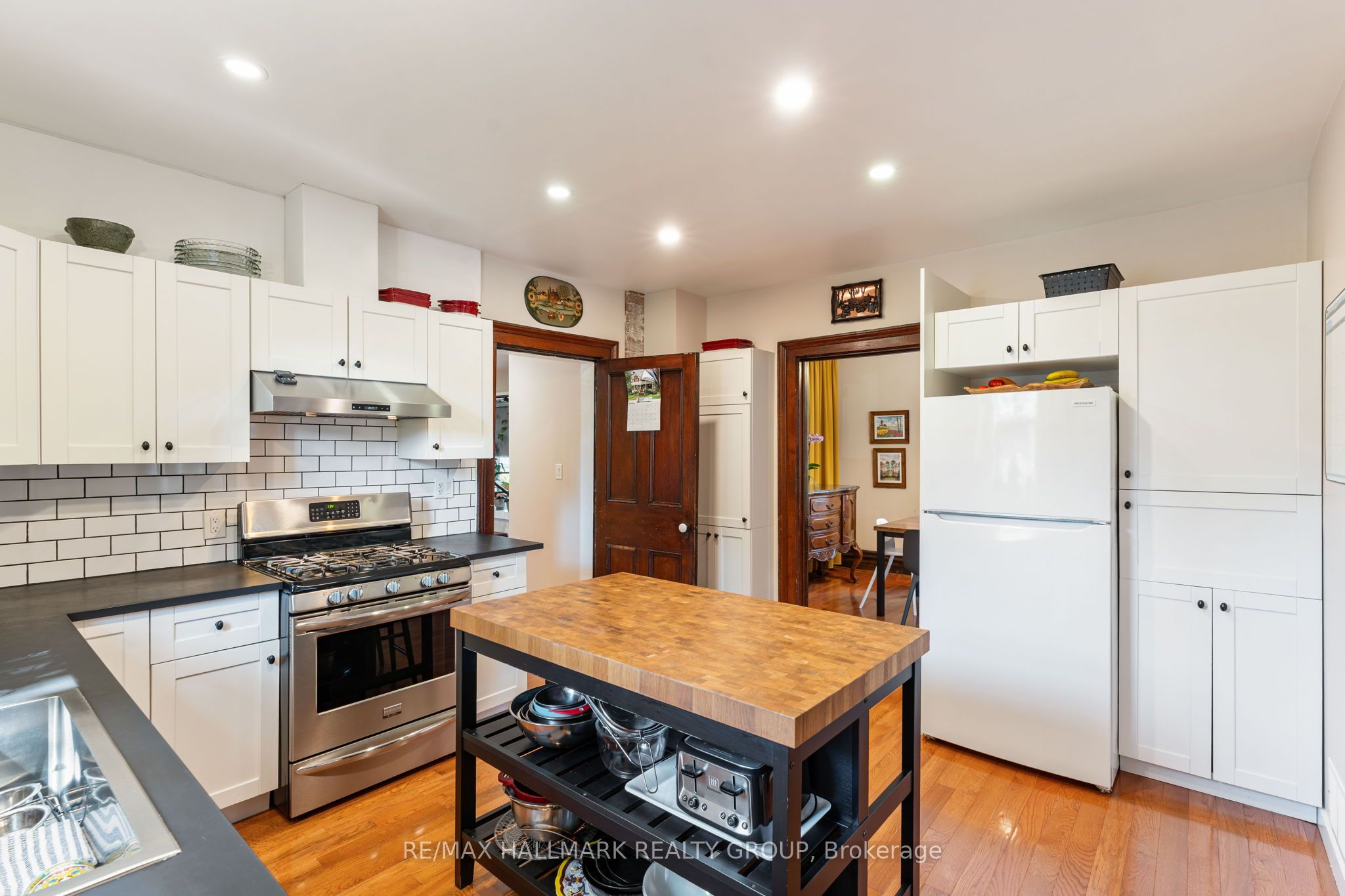 404 Henry Street W Property Photo 17