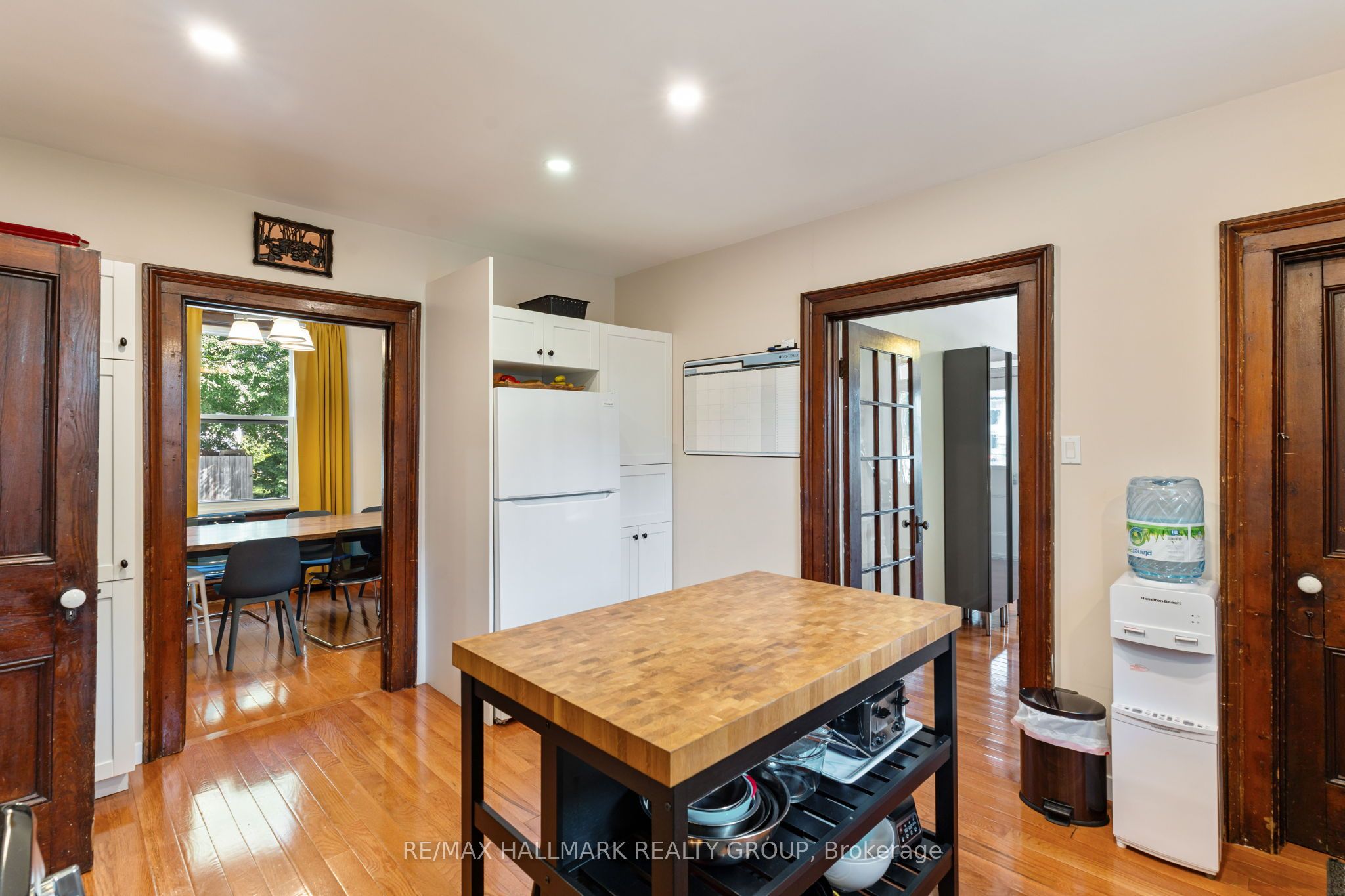 404 Henry Street W Property Photo 18