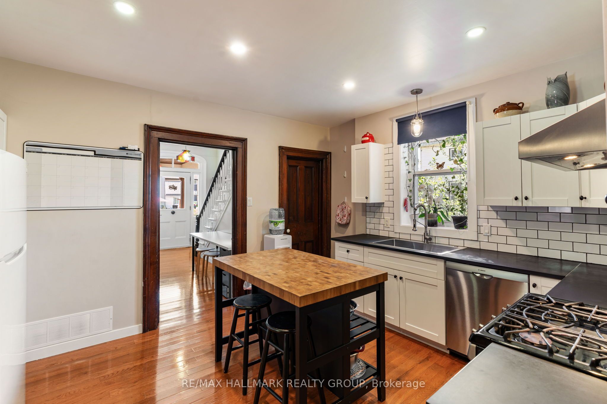 404 Henry Street W Property Photo 19