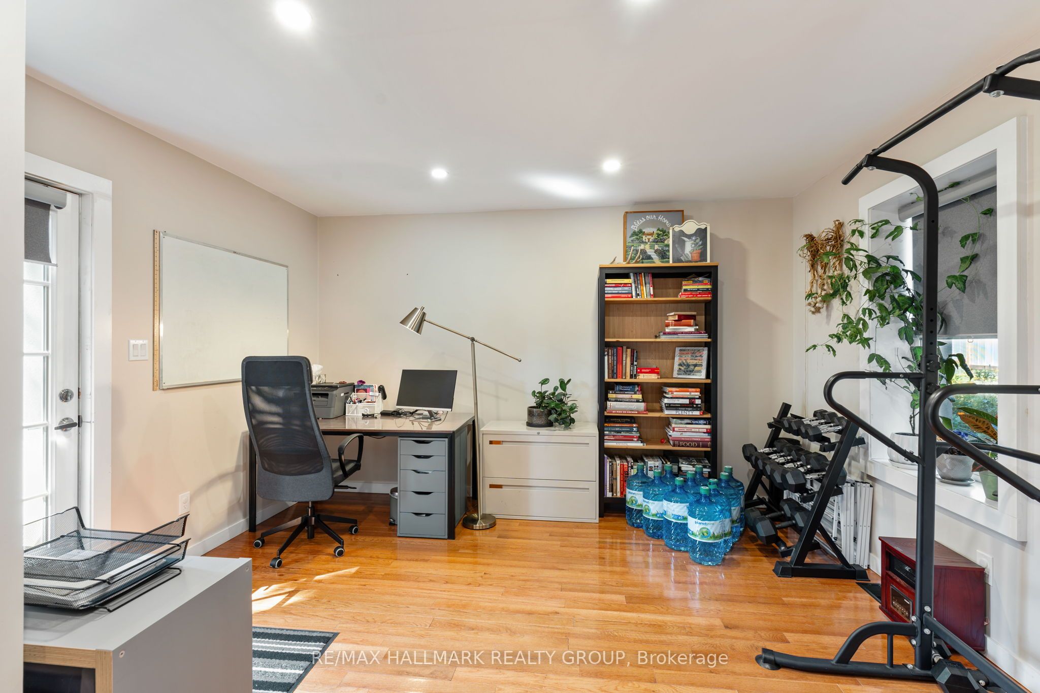 404 Henry Street W Property Photo 21