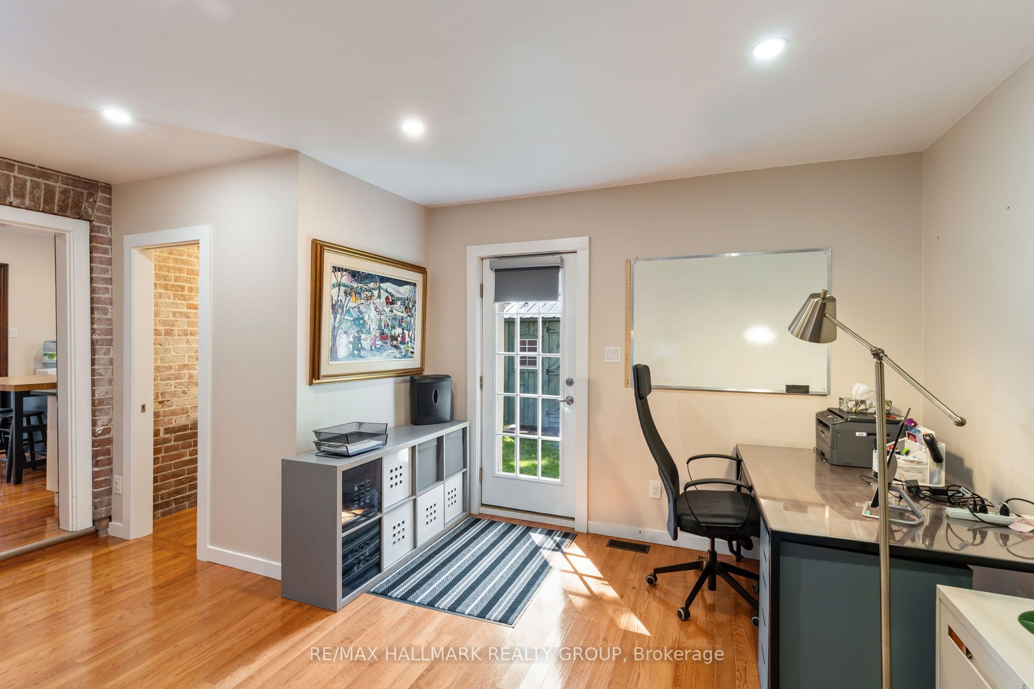 404 Henry Street W Property Photo 22