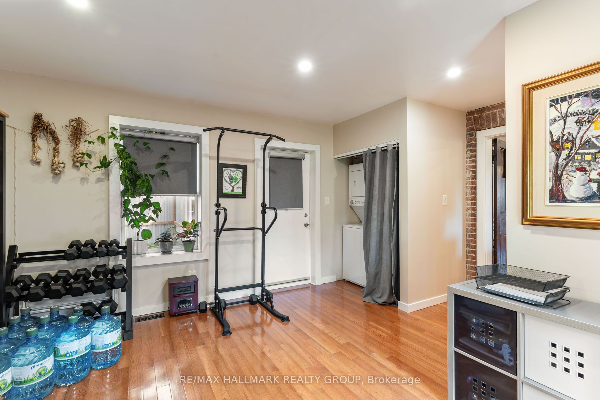 404 Henry Street W Property Photo 23
