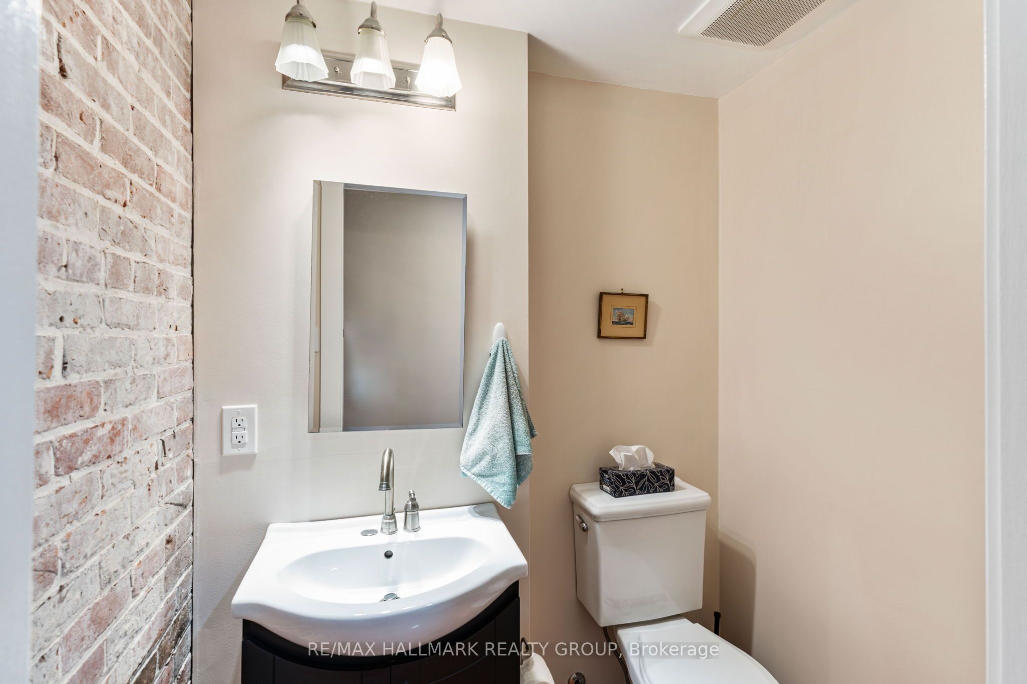 404 Henry Street W Property Photo 24