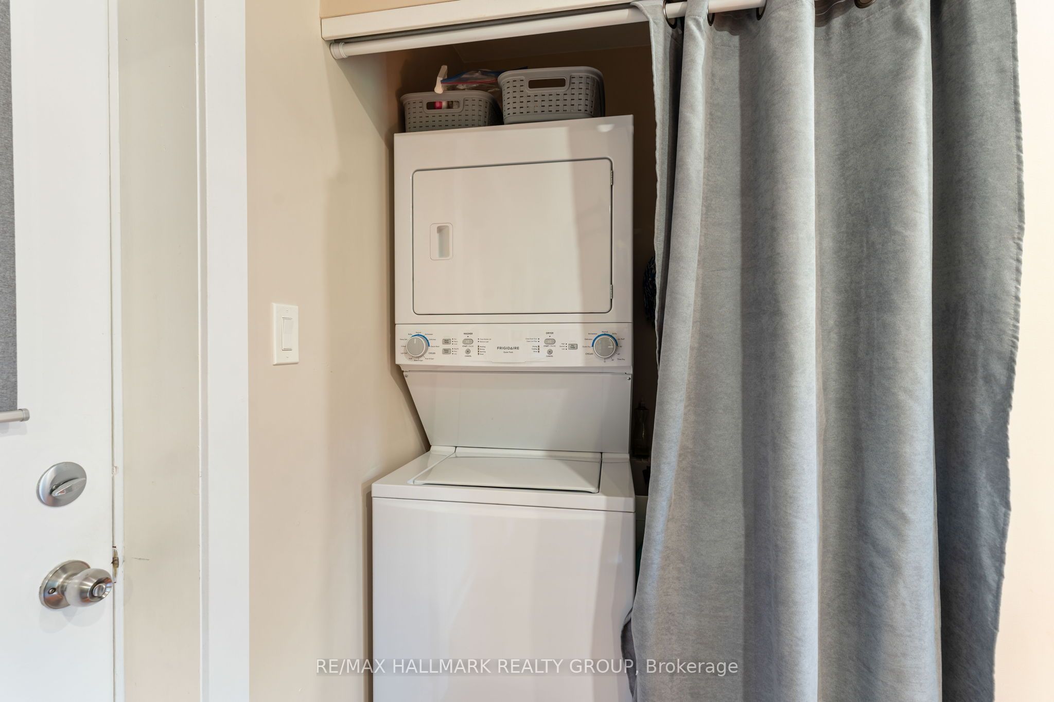 404 Henry Street W Property Photo 25
