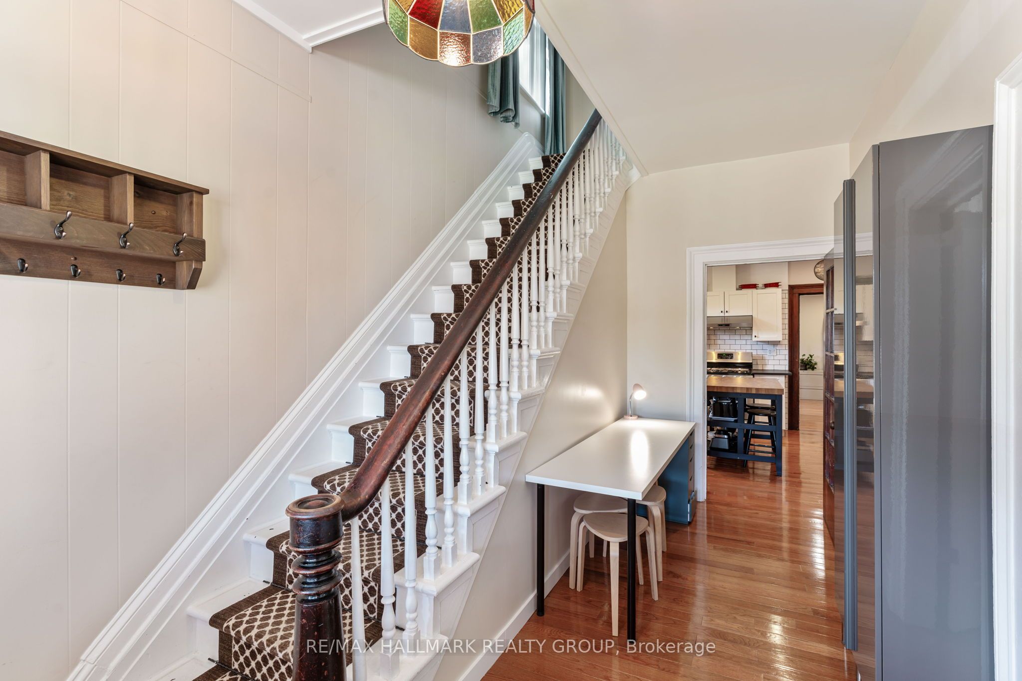 404 Henry Street W Property Photo 26