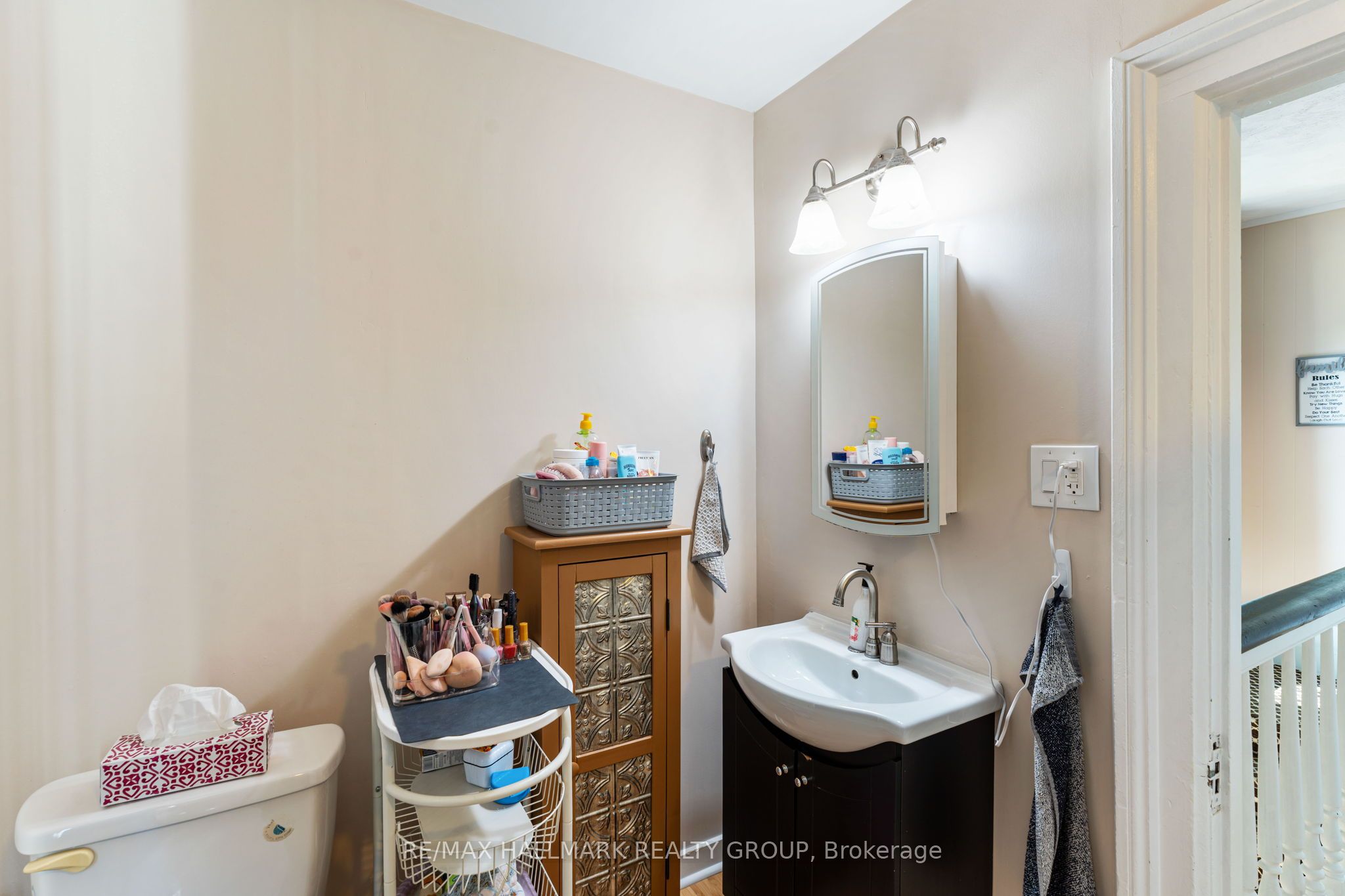 404 Henry Street W Property Photo 27
