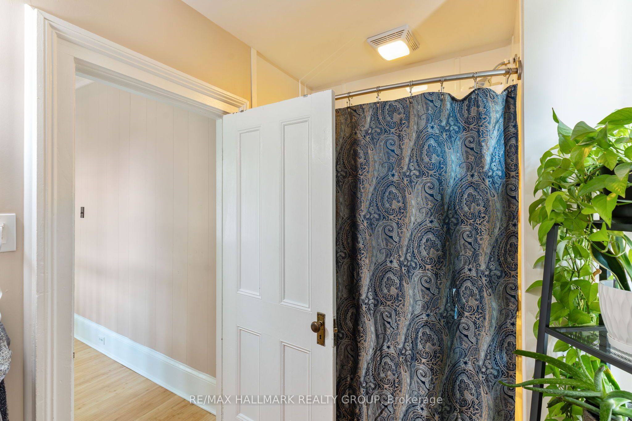 404 Henry Street W Property Photo 28