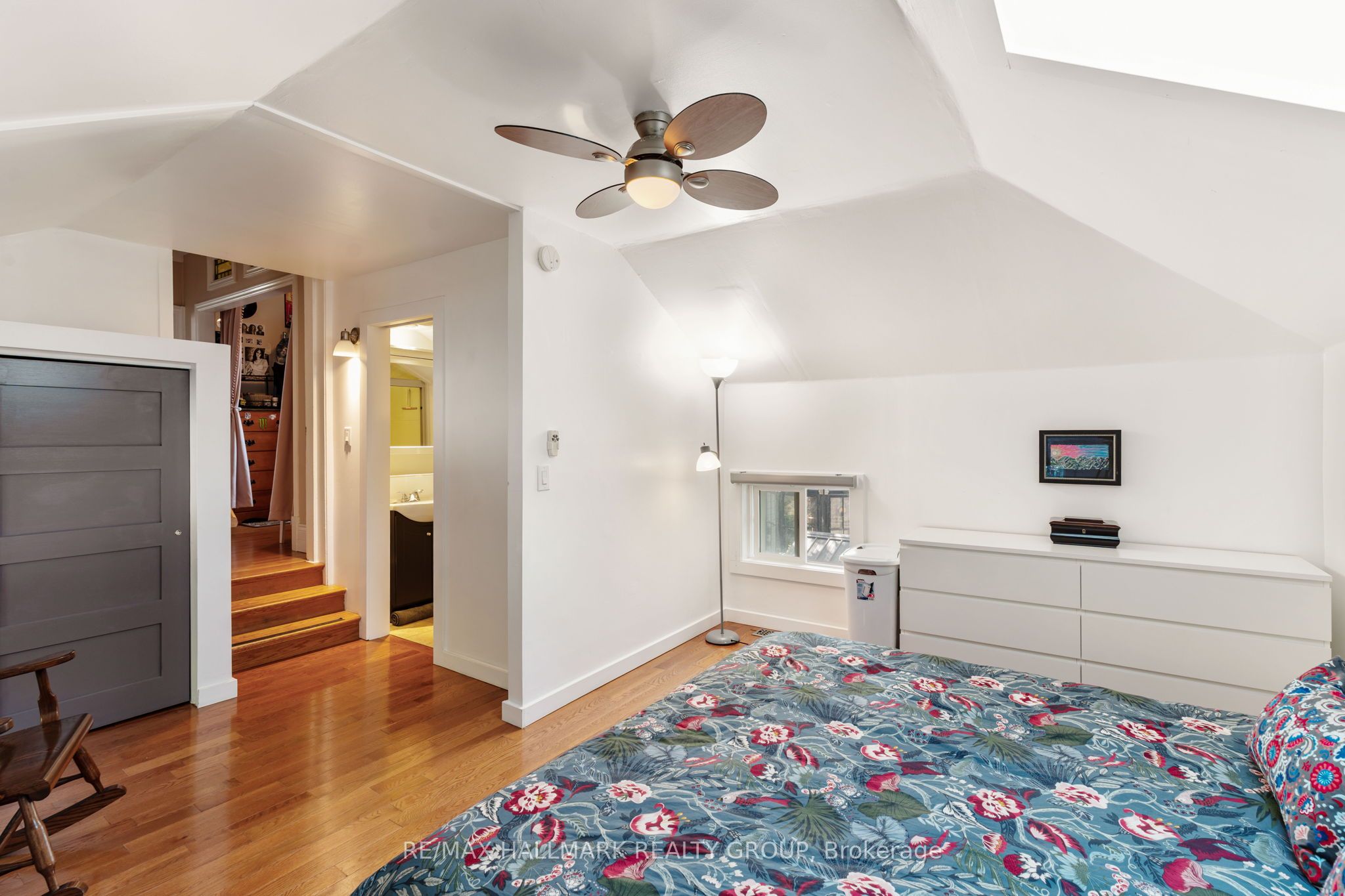 404 Henry Street W Property Photo 32
