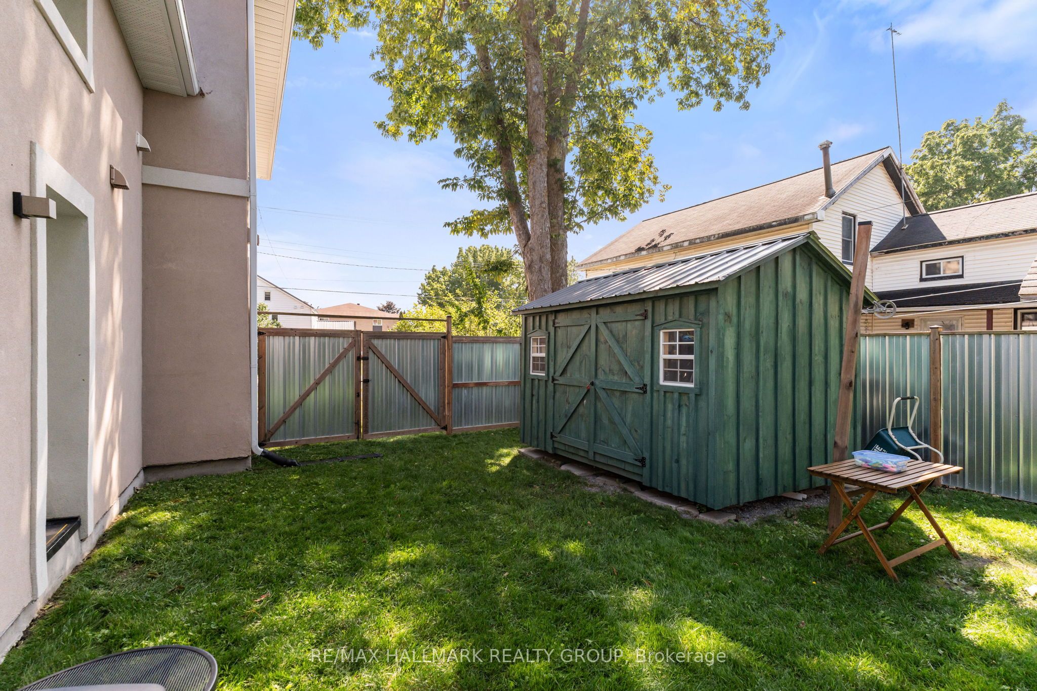 404 Henry Street W Property Photo 44