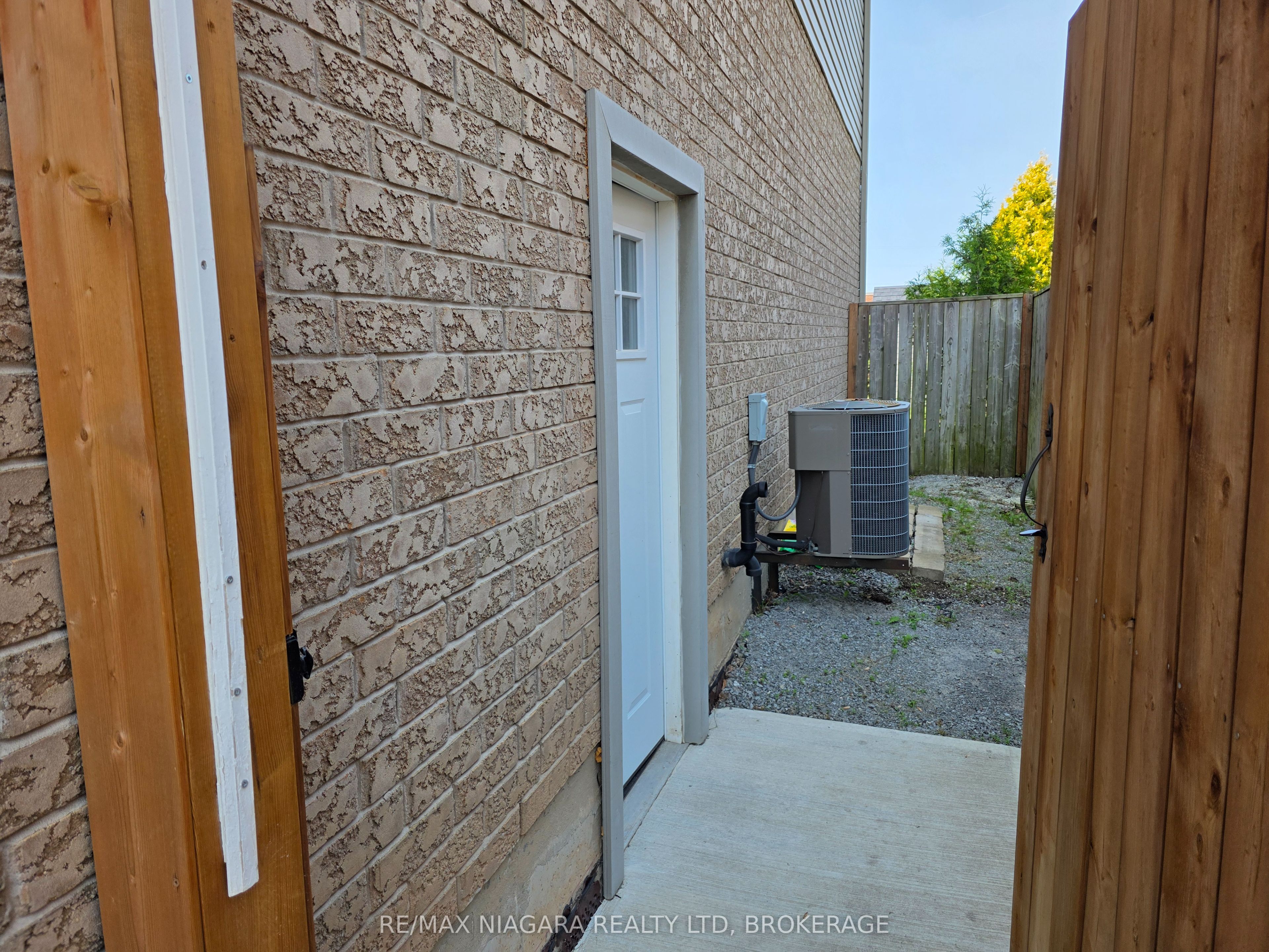 8383 Heikoop Crescent Lower Level Property Photo 11