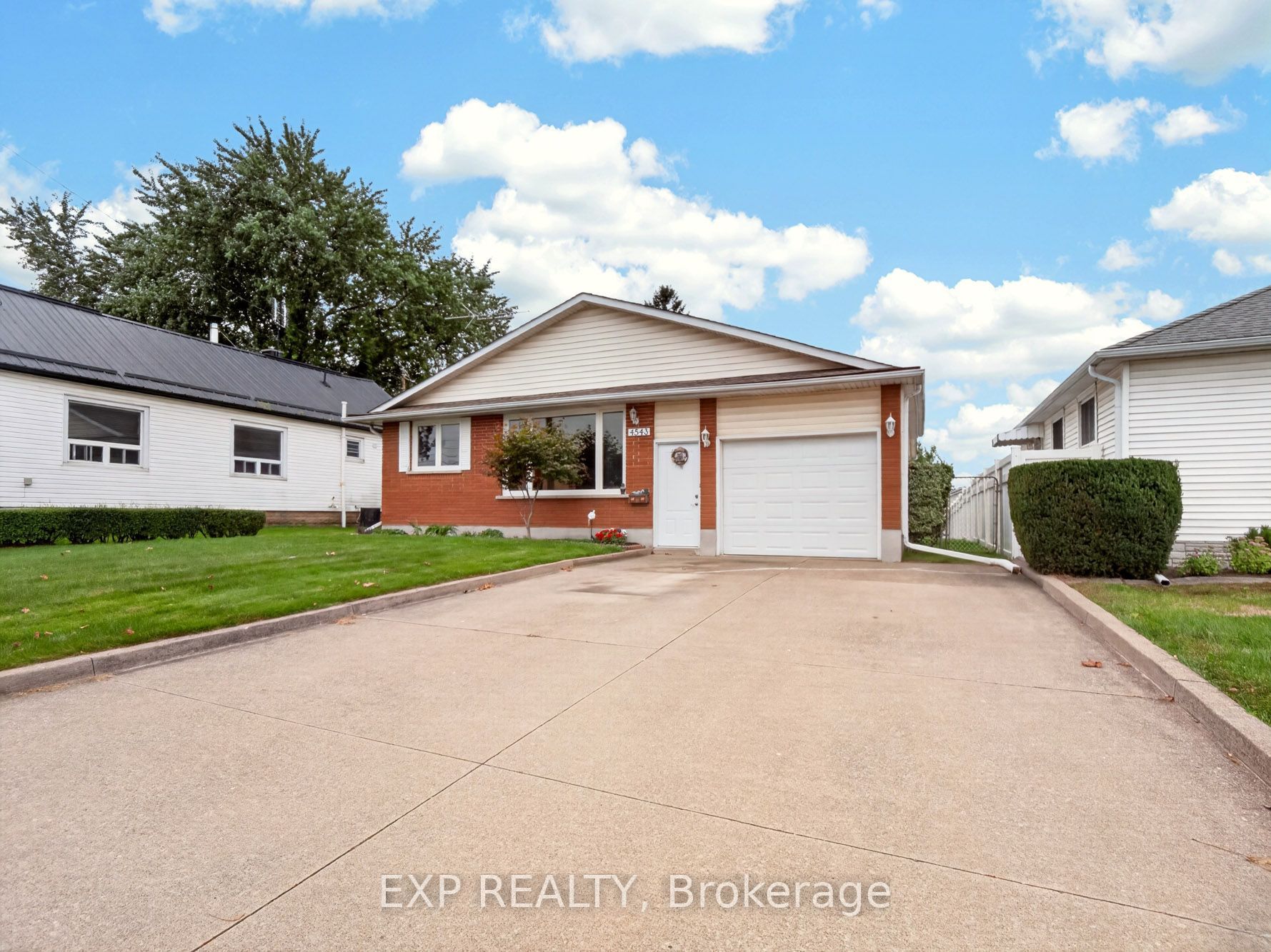 4543 Montrose Road Property Photo 3