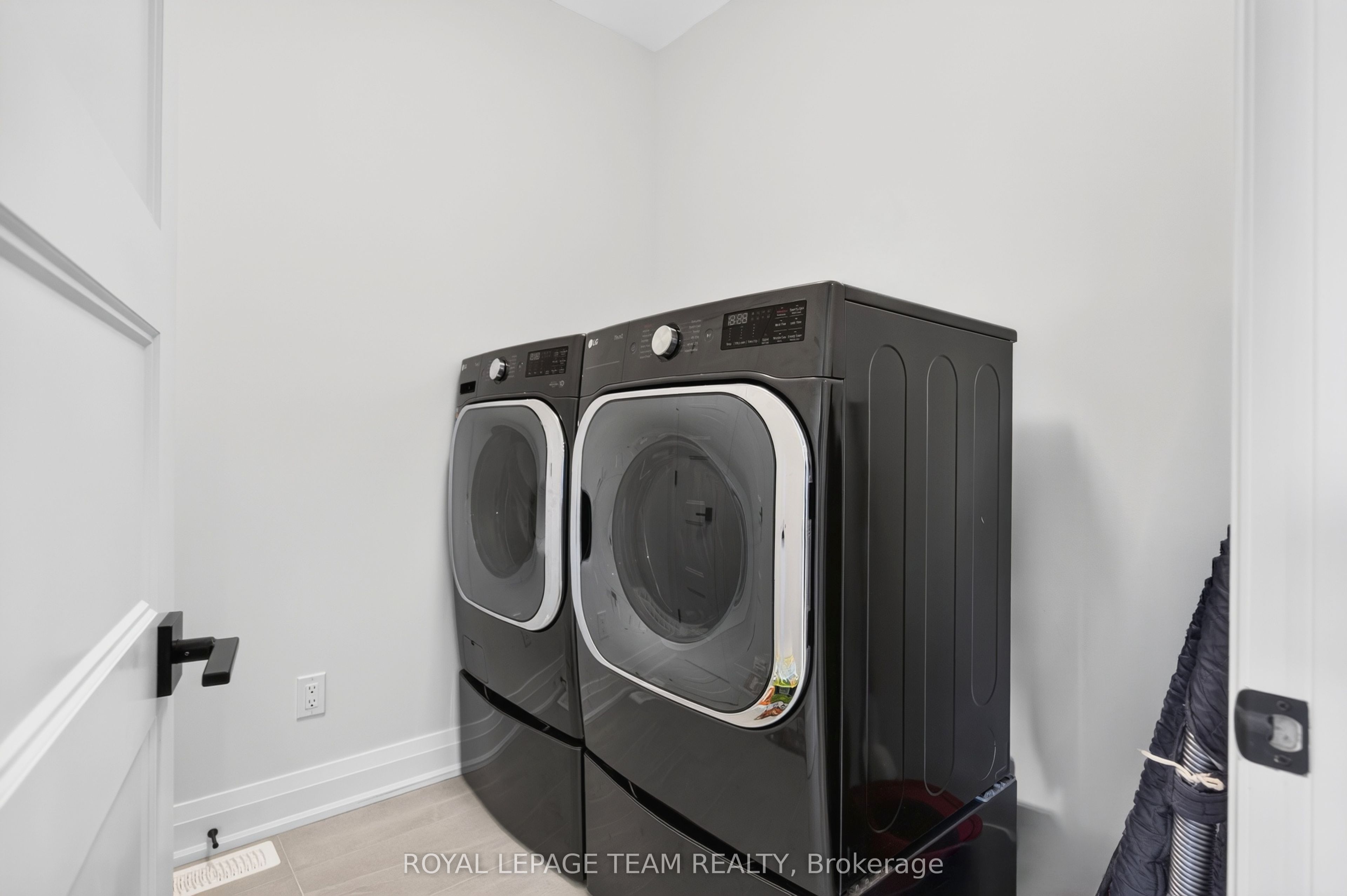 816 Namur Street Property Photo 27