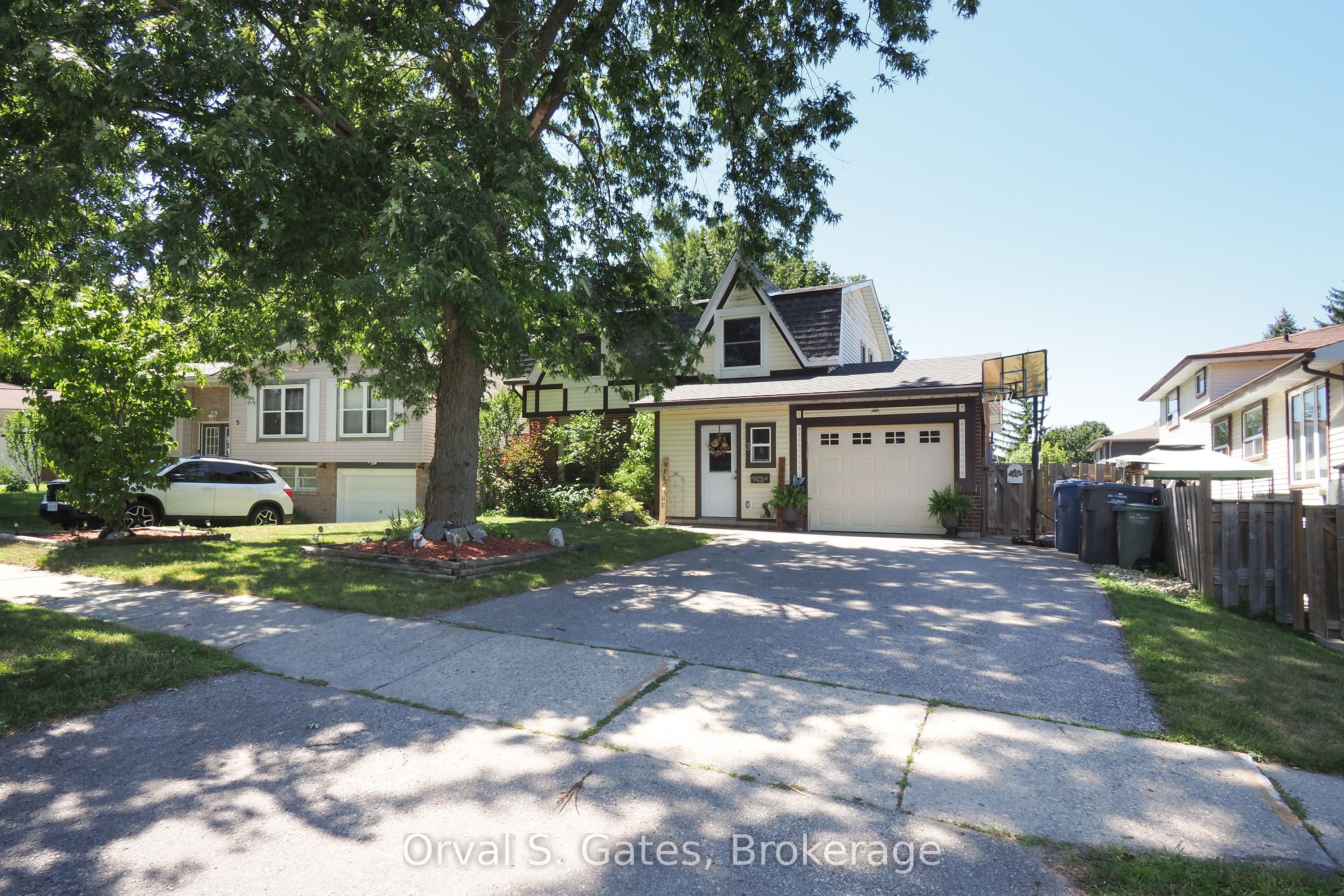 3 Queensdale Crescent Property Photo 1