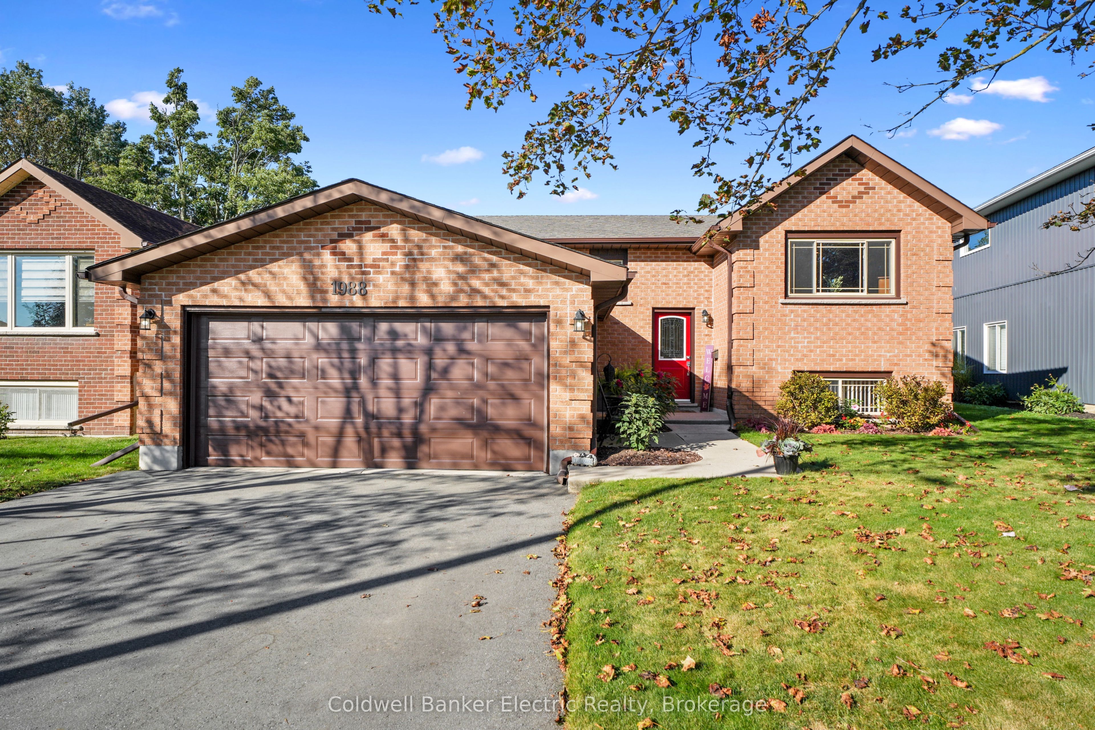 1988 Mapleridge Drive Property Photo 1