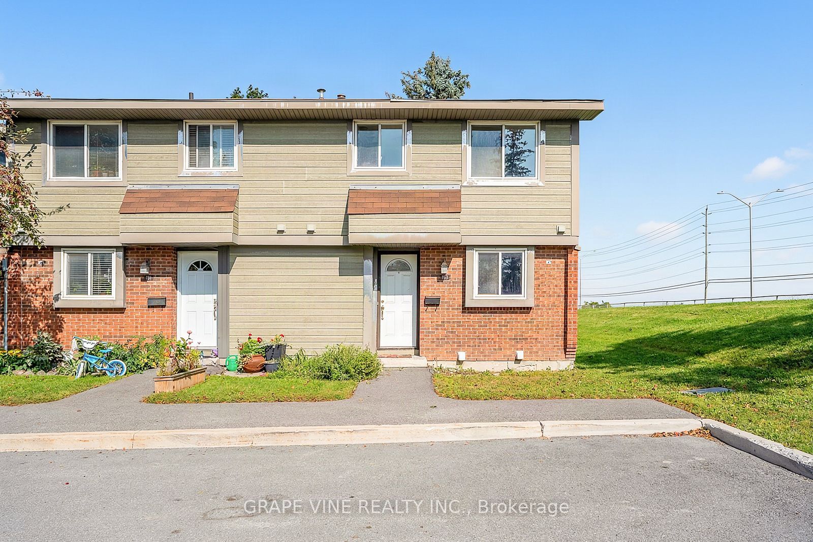 183 PICKFORD Drive Property Photo 1