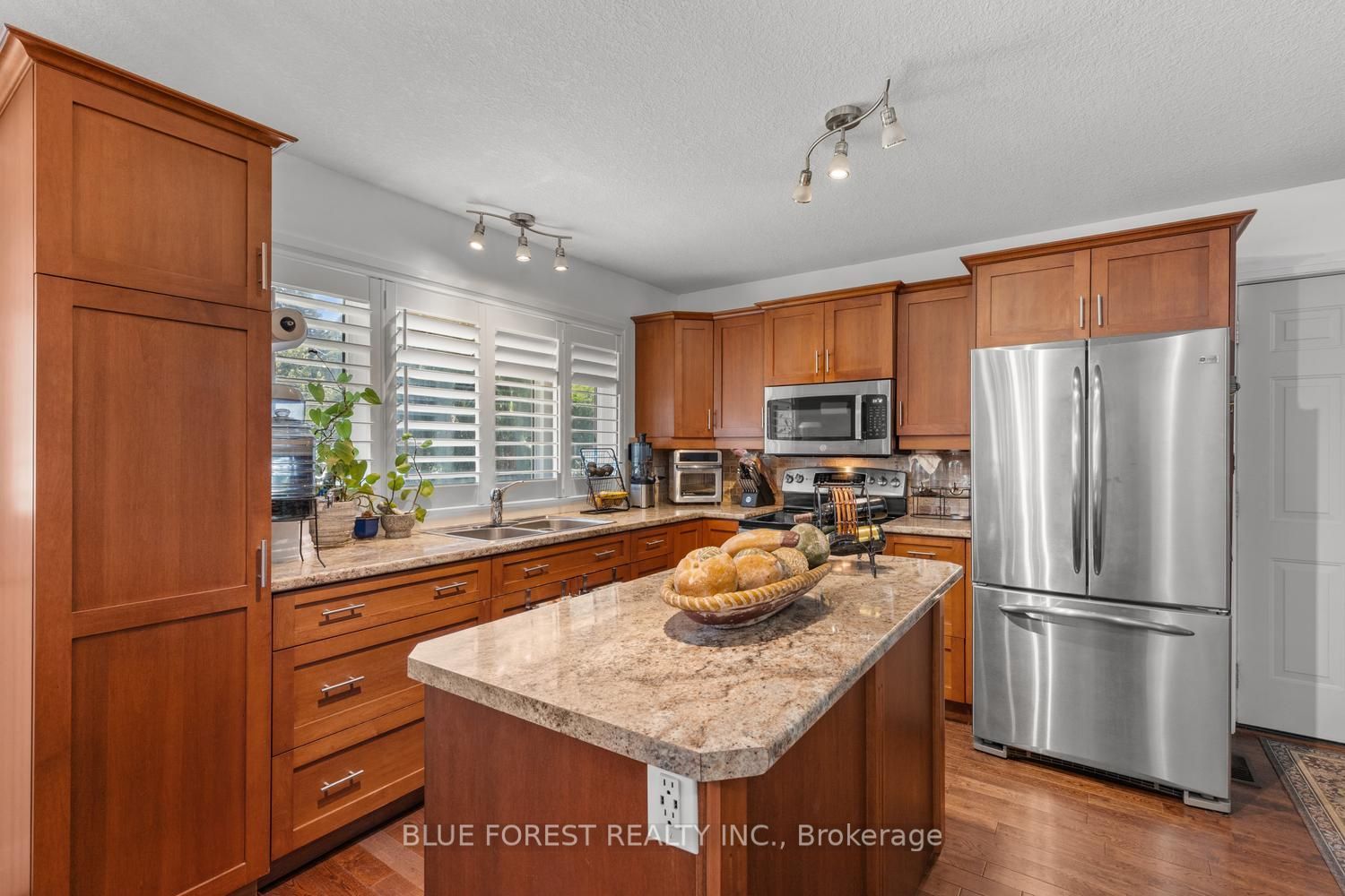 535 Gordon Avenue Property Photo 9