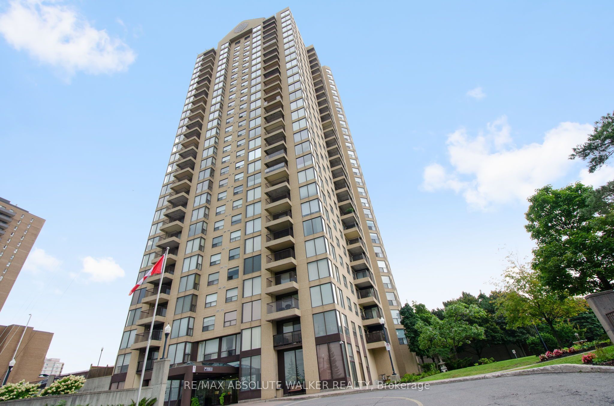 545 St Laurent Boulevard 608 Property Photo 1