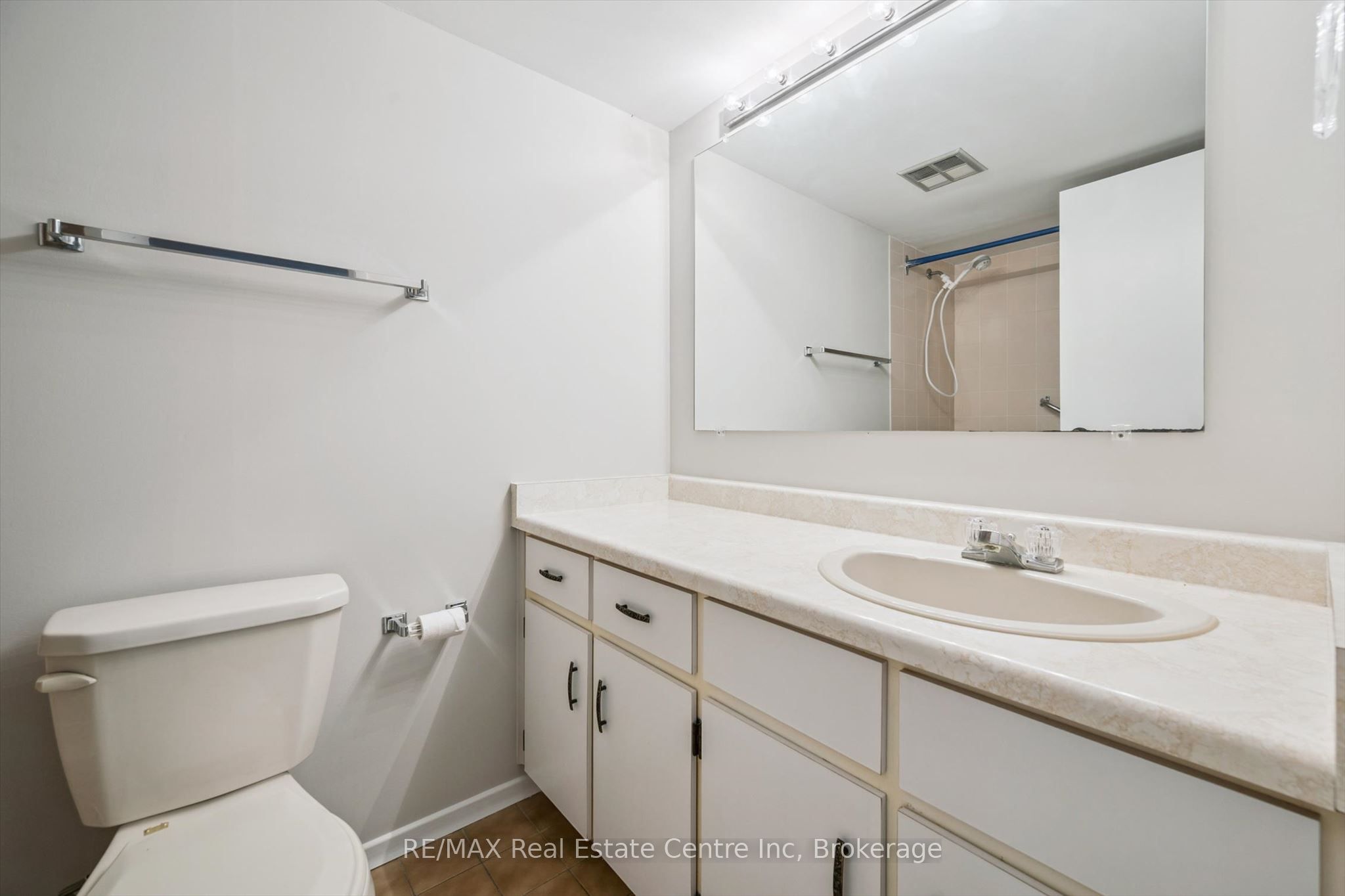 22 Marilyn Drive 201 Property Photo 18
