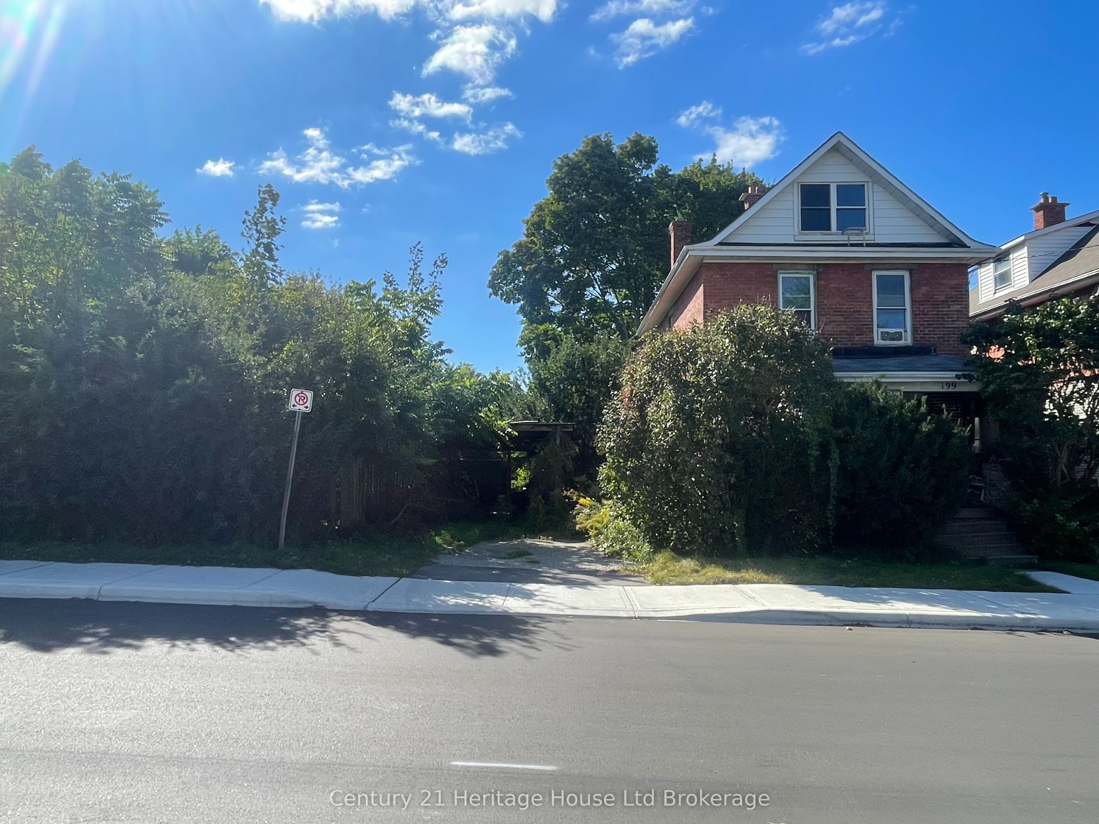 199 Wellington Street N Property Photo 1