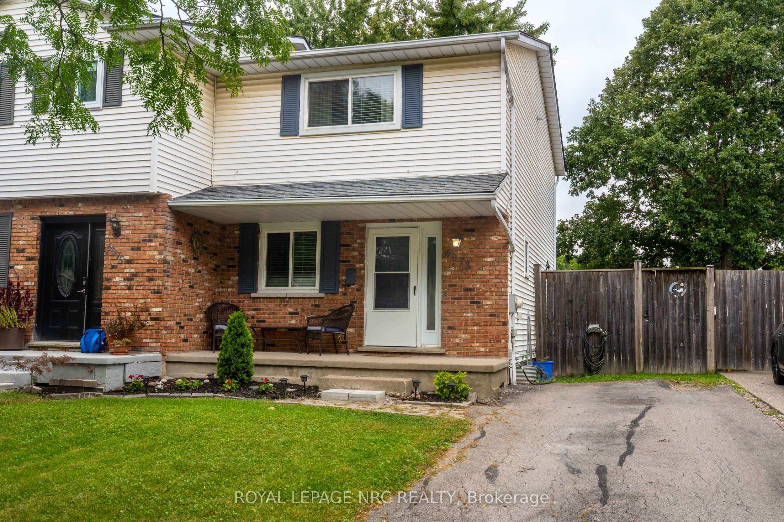 6073 Wildrose Crescent Property Photo 1