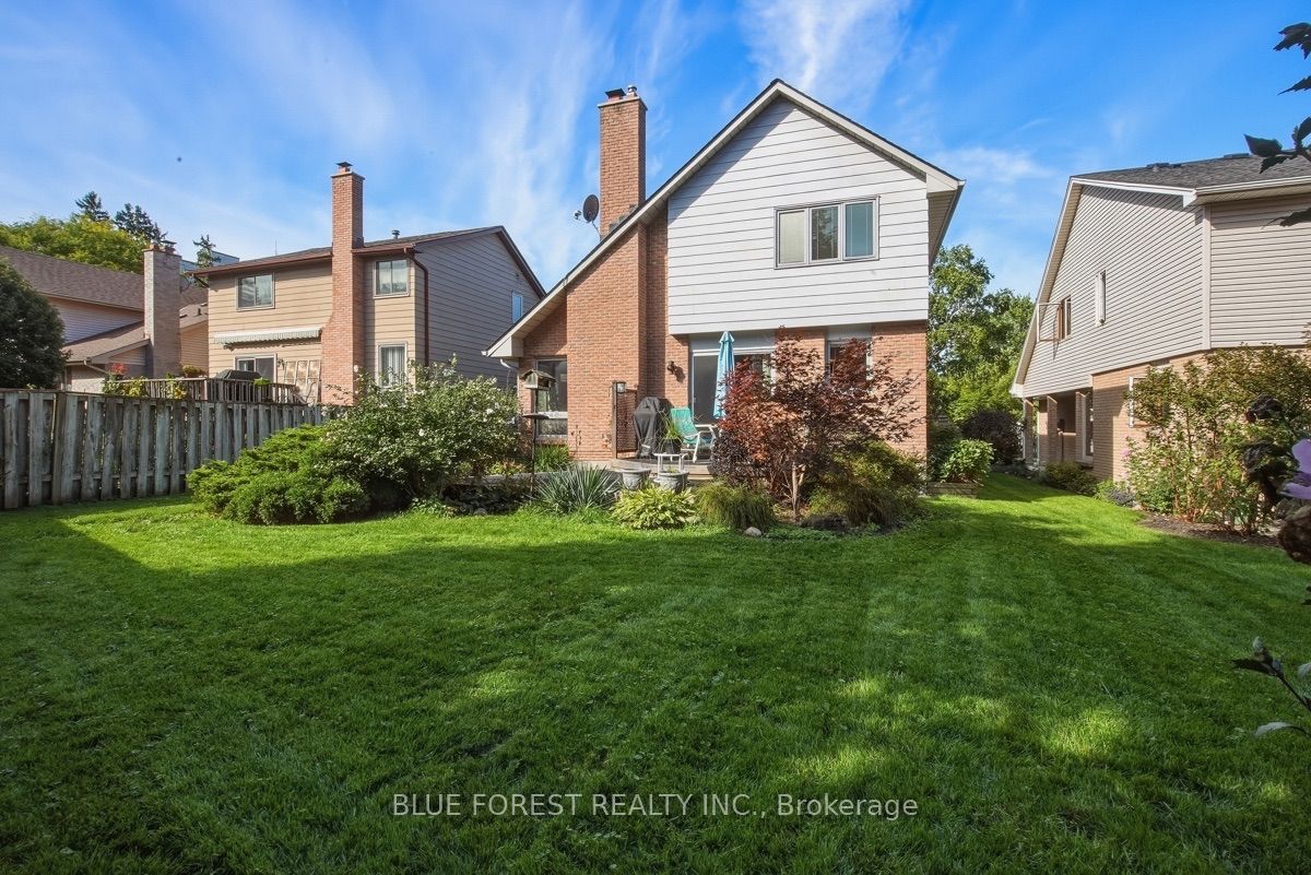 14 Dundee Place Property Photo 2