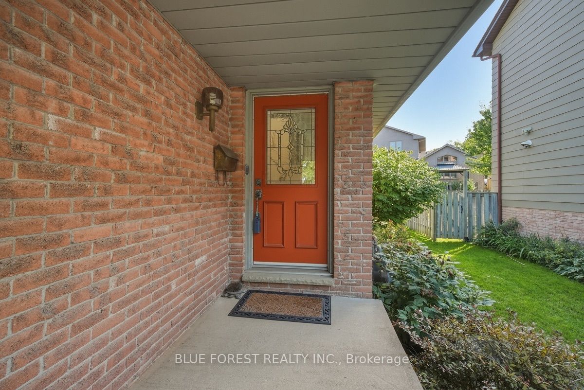 14 Dundee Place Property Photo 4