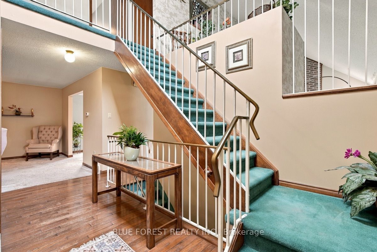 14 Dundee Place Property Photo 6