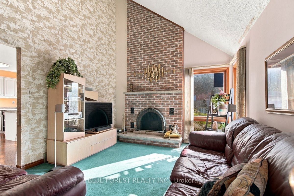 14 Dundee Place Property Photo 15