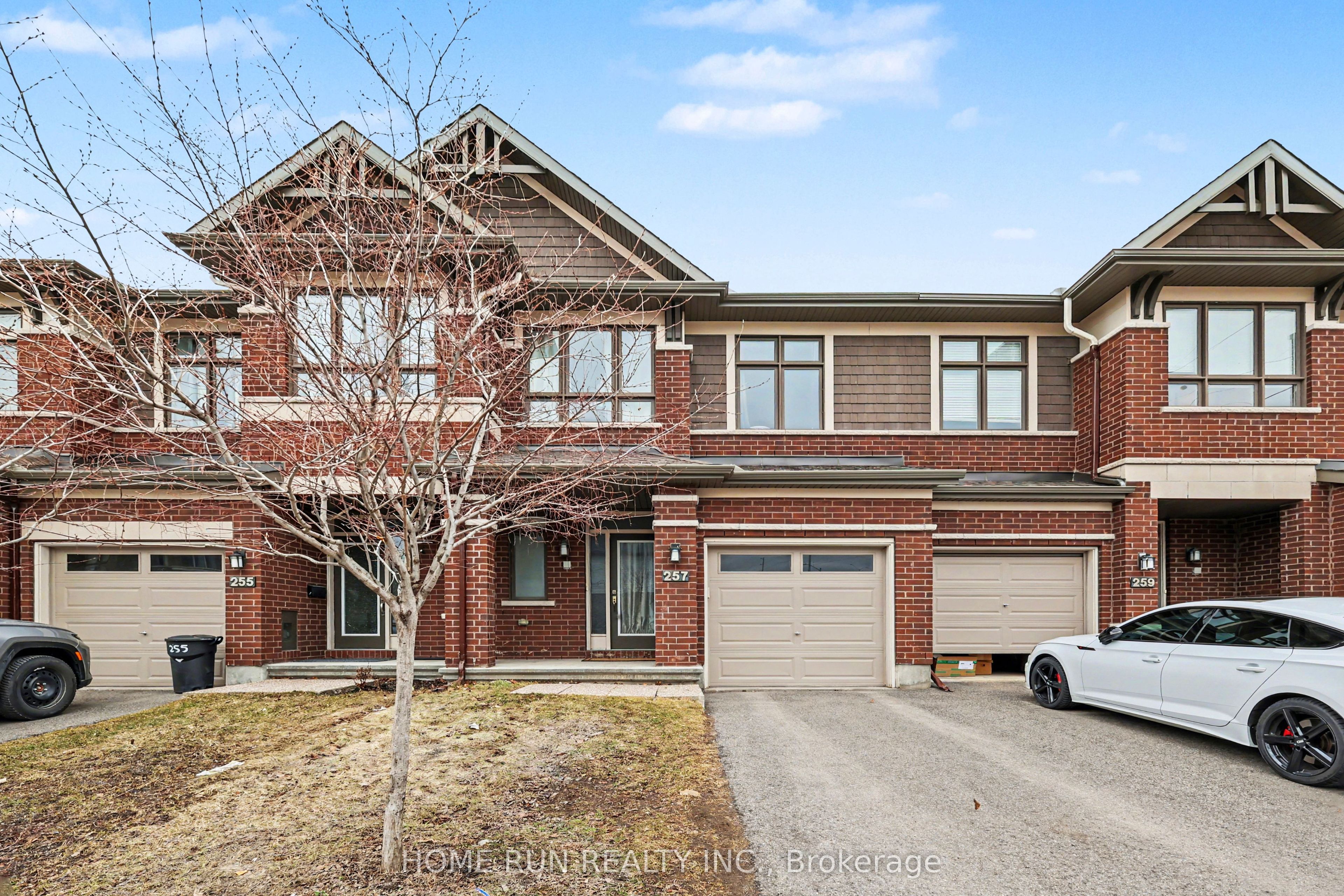 257 Dolce Crescent Property Photo 1