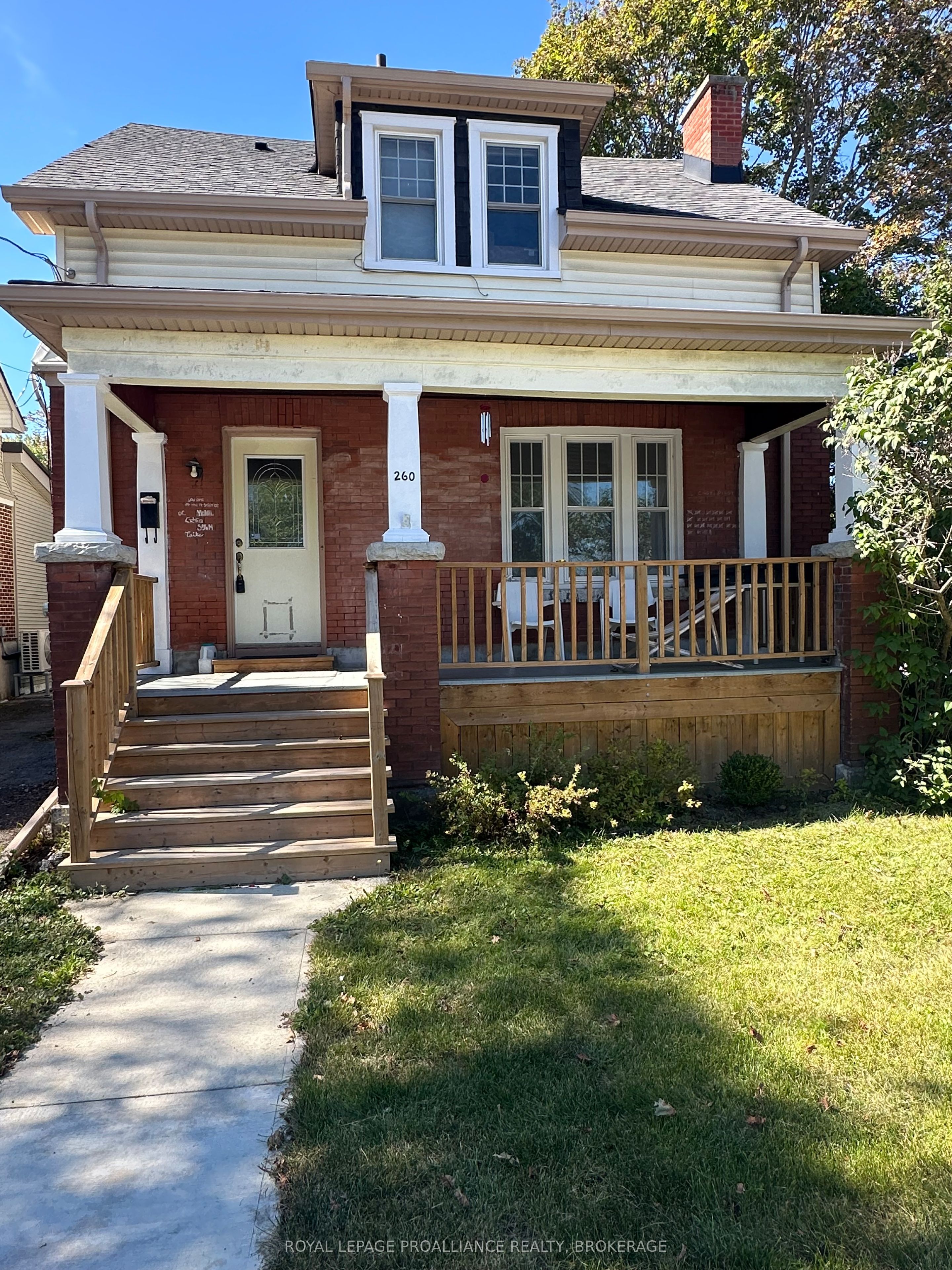 260 Collingwood Street Property Photo 1