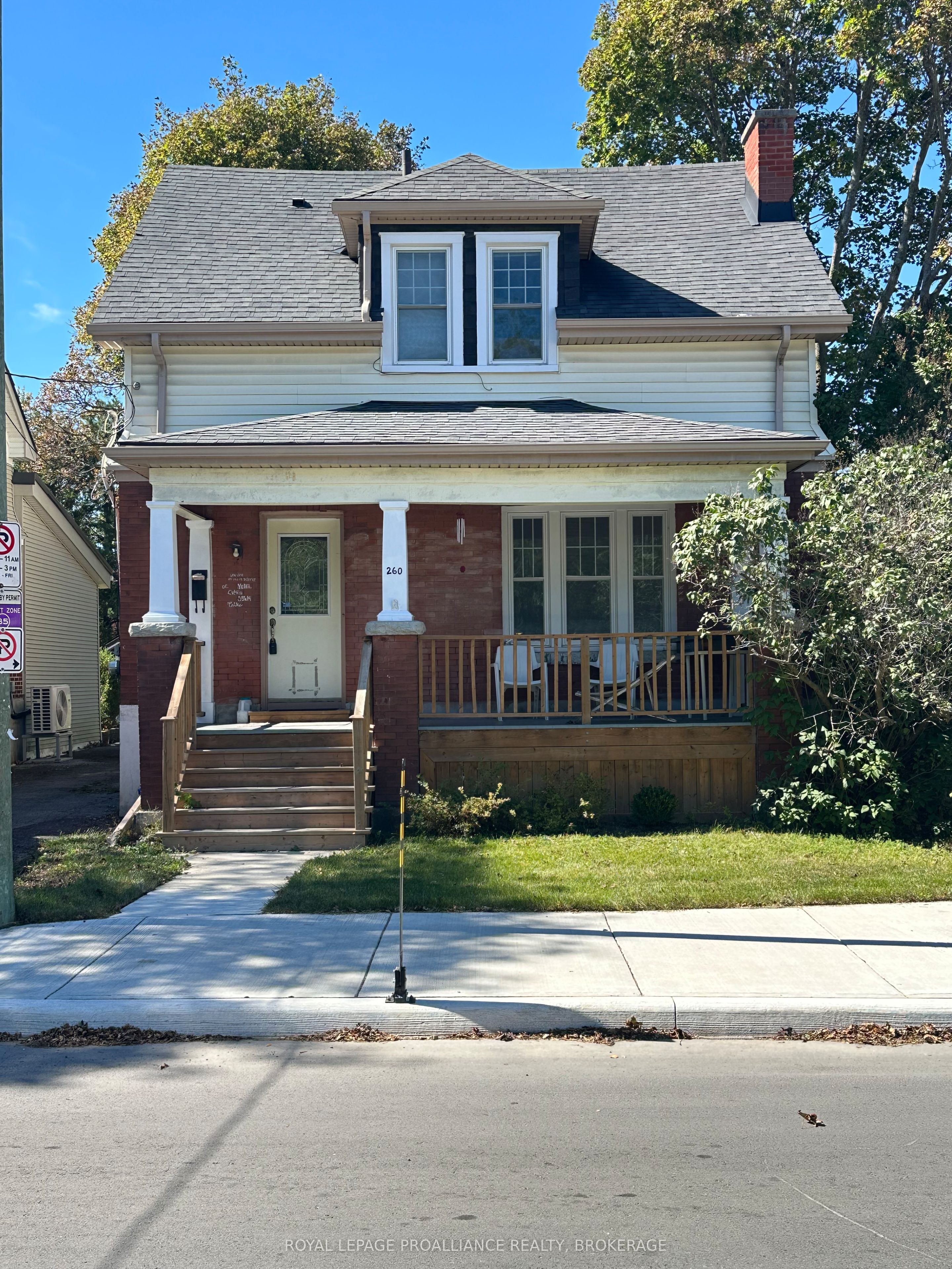 260 Collingwood Street Property Photo 2