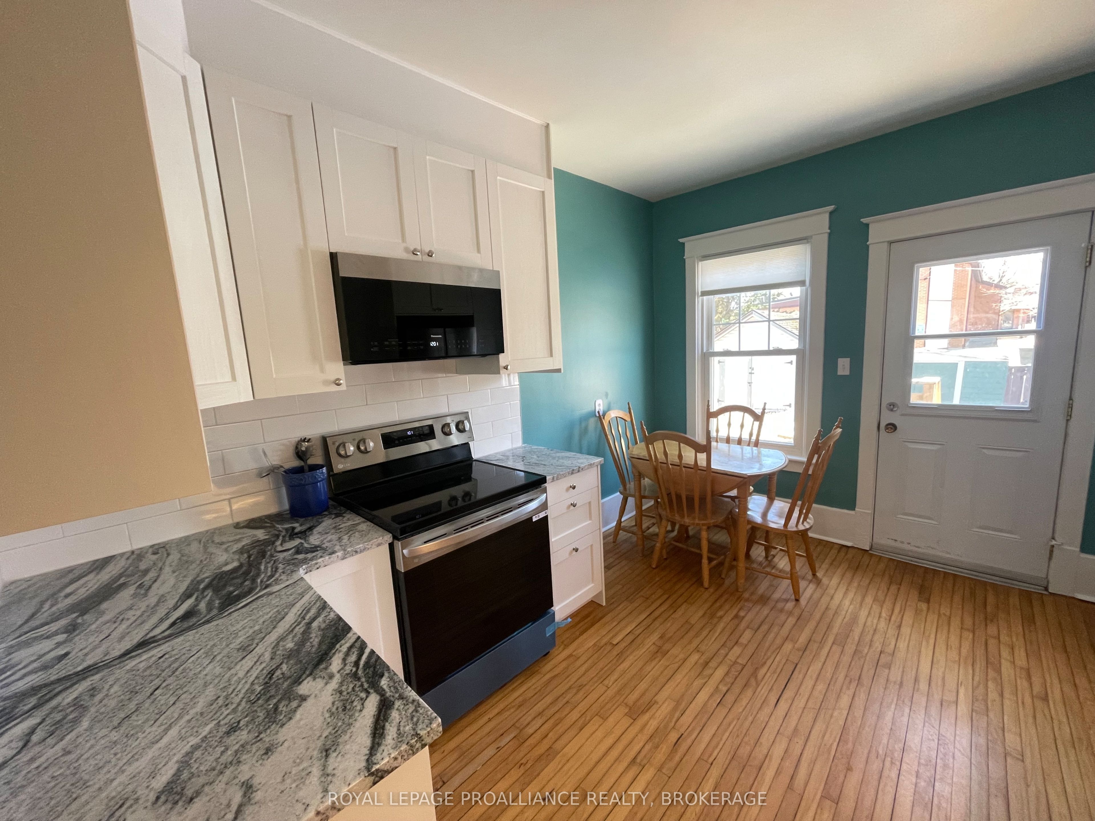 260 Collingwood Street Property Photo 3