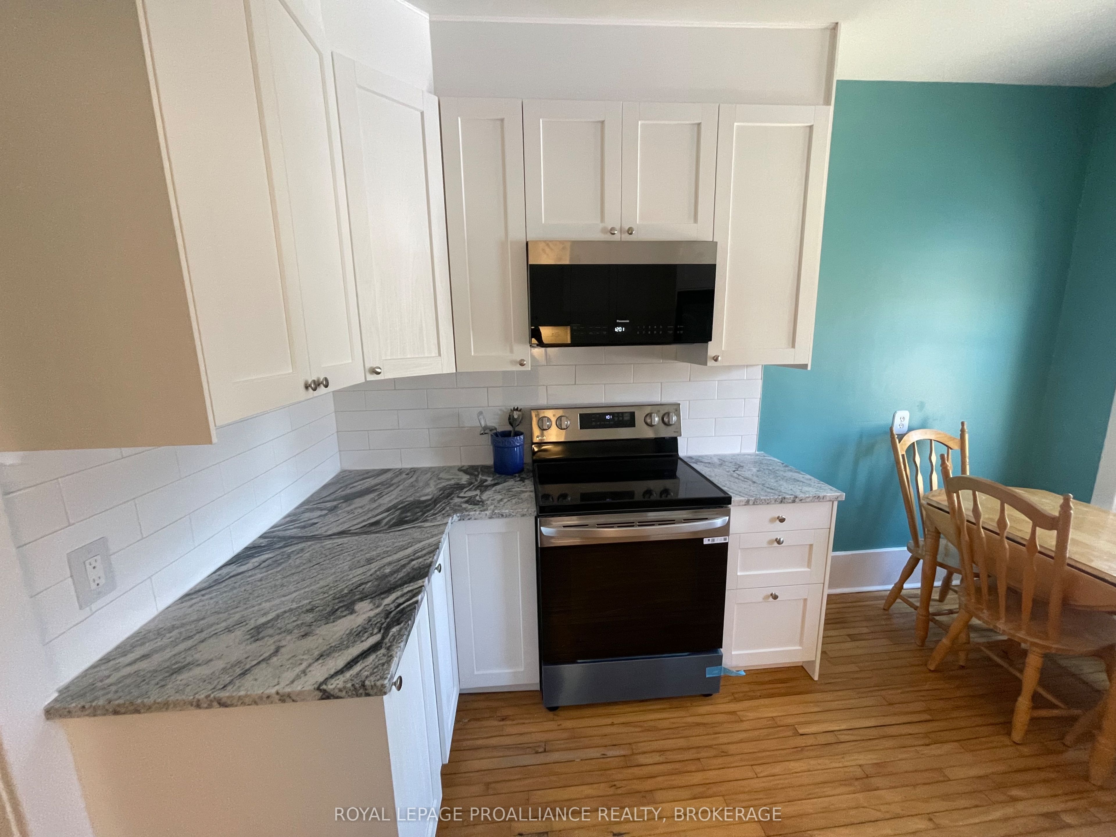 260 Collingwood Street Property Photo 4