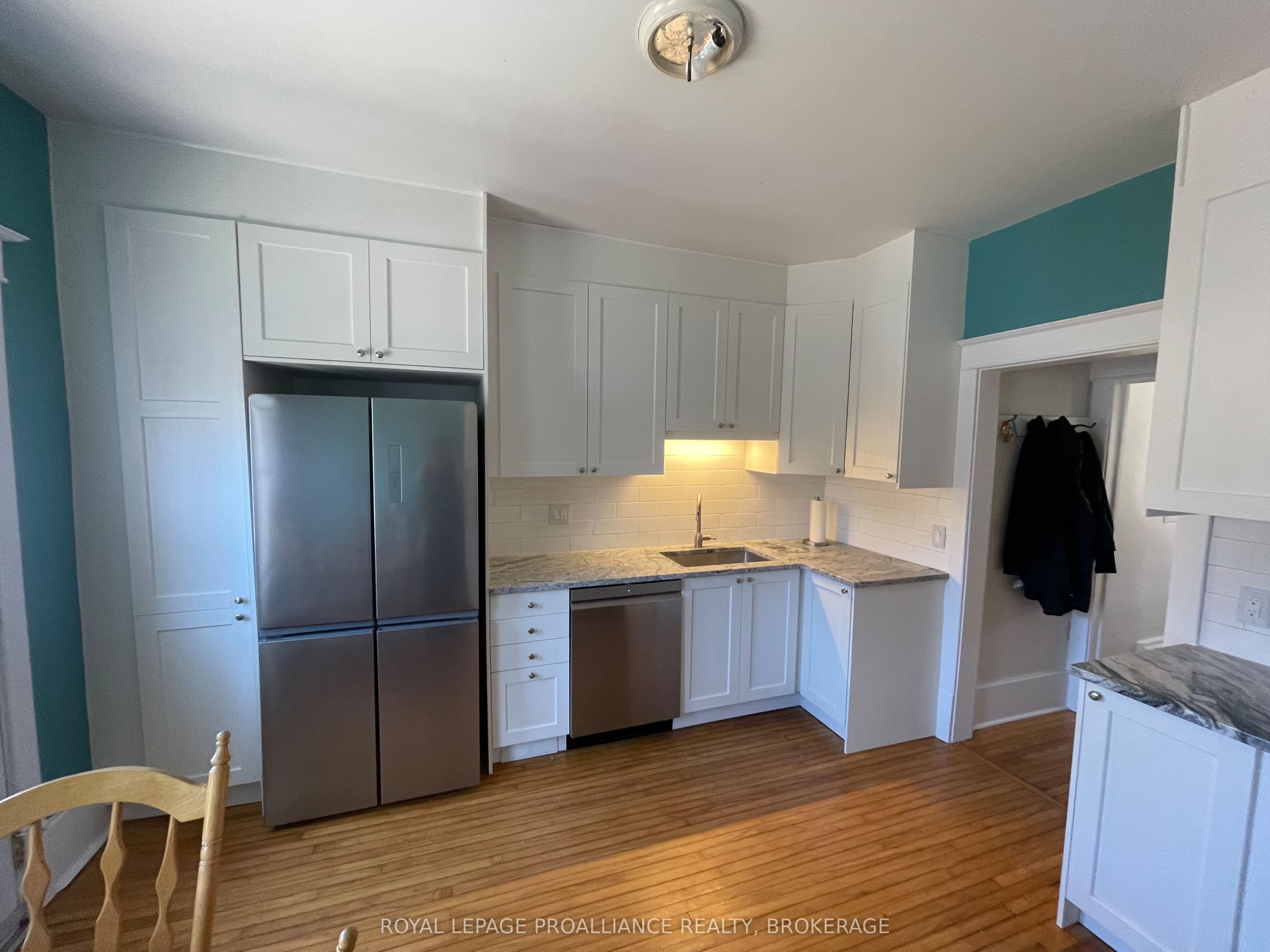 260 Collingwood Street Property Photo 8