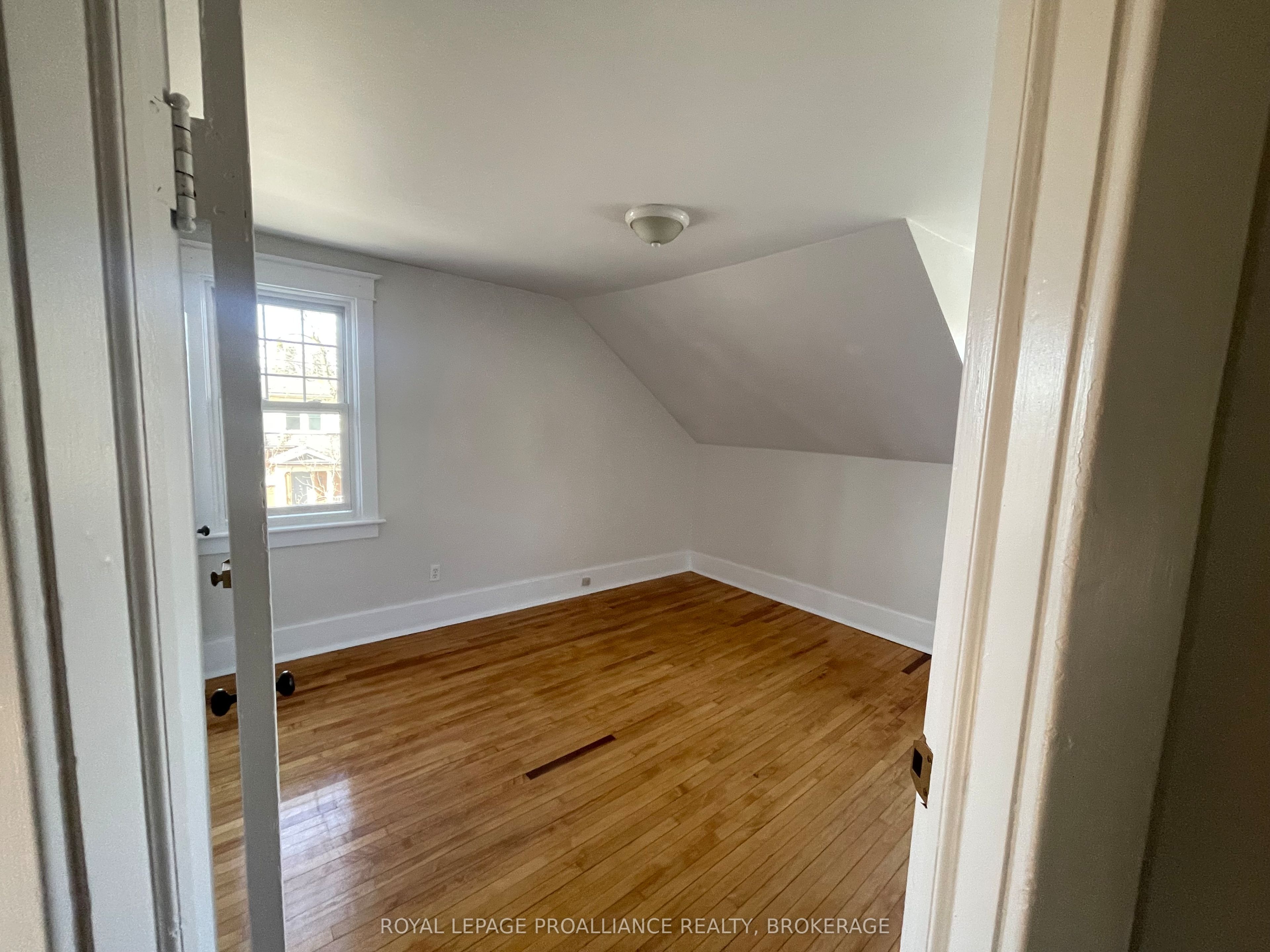 260 Collingwood Street Property Photo 18