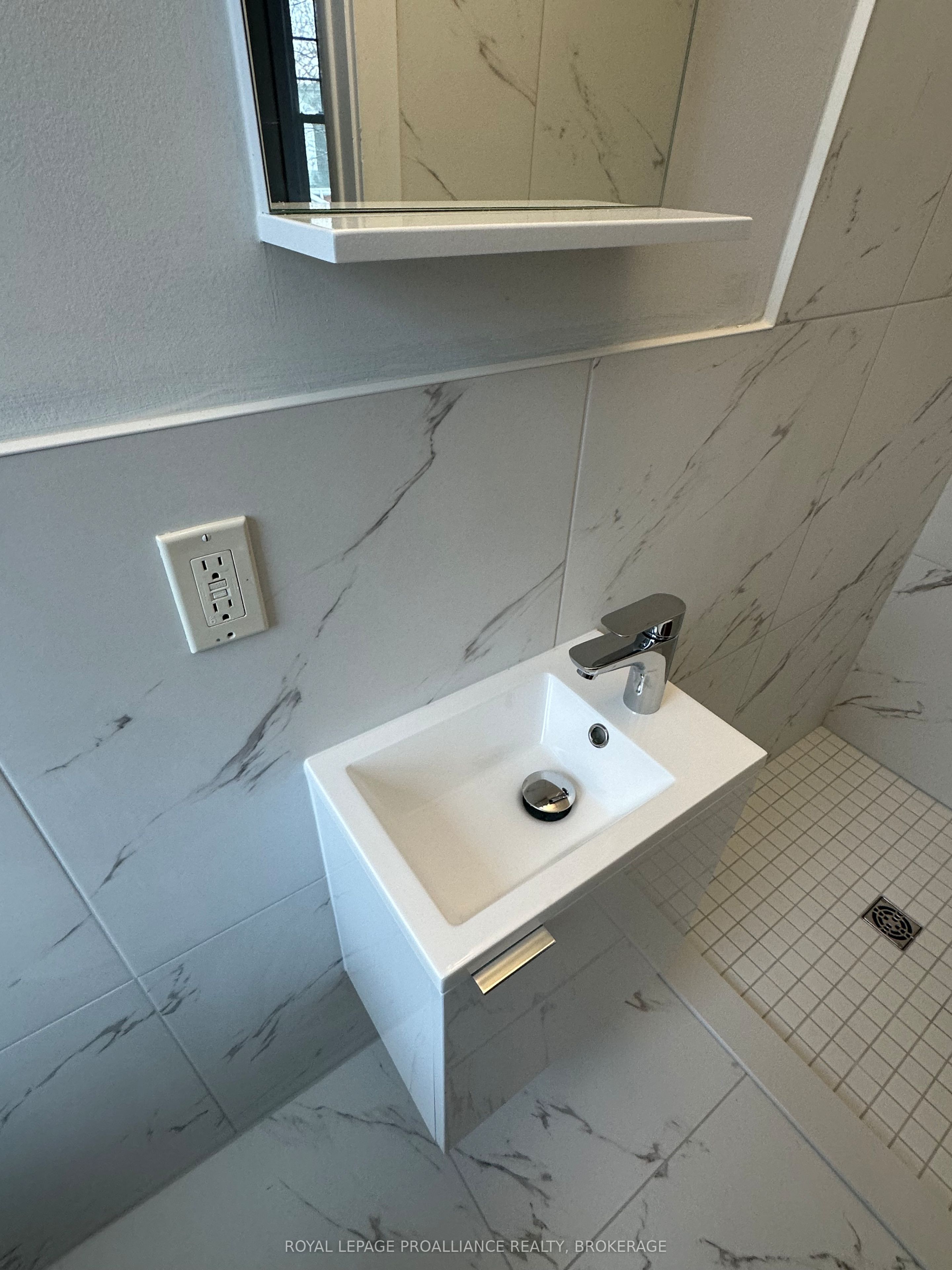260 Collingwood Street Property Photo 25
