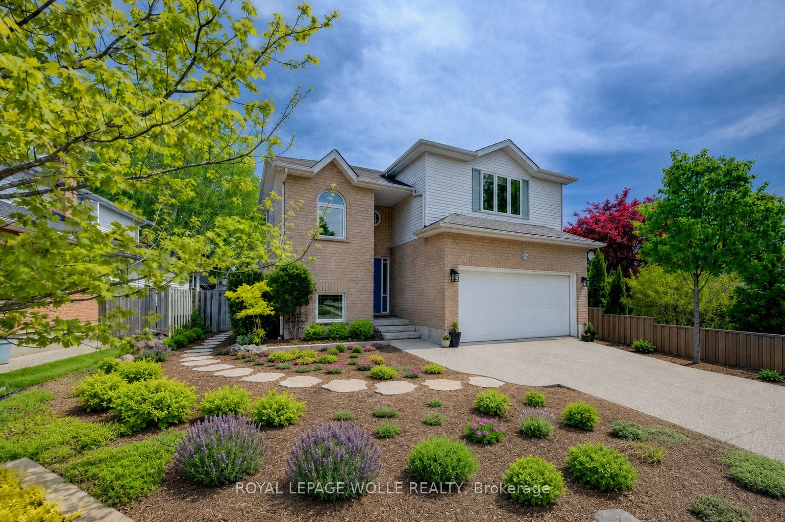 464 Northlake Drive Property Photo 1